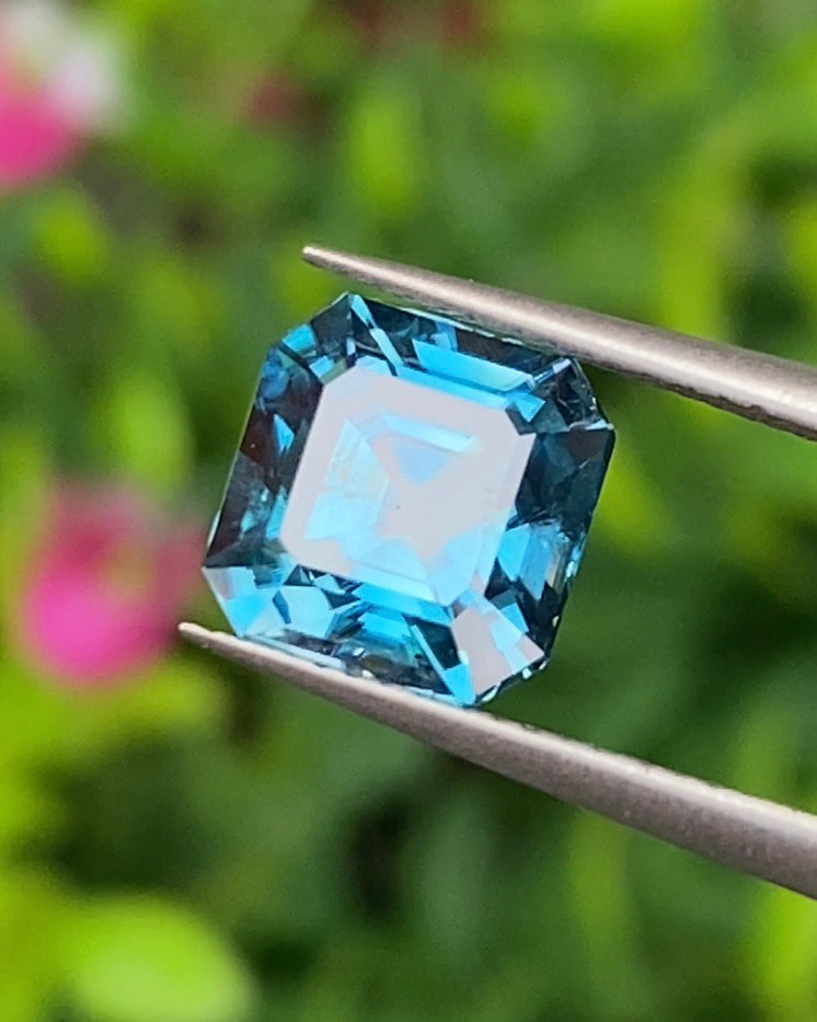 พลอย เพทาย (Zircon) 3.35 กะรัต (Cts.) พลอยแท้ อัญมณีมงคลประจําวันเกิด เครื่องประดับพลอย