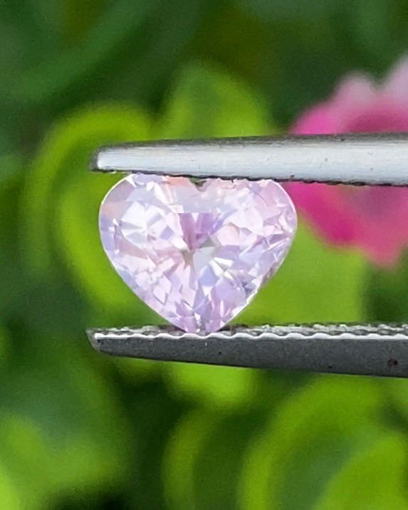 พลอย ชมพู พิ้ง แซฟไฟร์ Pink Sapphire 1.04 กะรัต (Cts.) พร้อมใบเซอร์ พลอยแท้ อัญมณีมงคลประจําวันเกิด เครื่องประดับพลอย