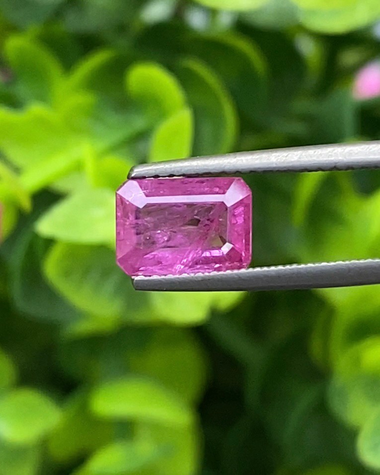 พลอย ชมพู พิ้ง แซฟไฟร์ Pink Sapphire 1.49 กะรัต (Cts.) พลอยแท้ อัญมณีมงคลประจําวันเกิด เครื่องประดับพลอย