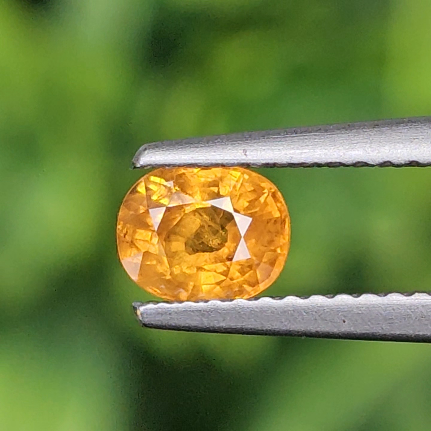 พลอย บุษราคัม yellow sapphire 0.82 กะรัต (Cts.) พลอยแท้ อัญมณีมงคลประจําวันเกิด เครื่องประดับพลอย