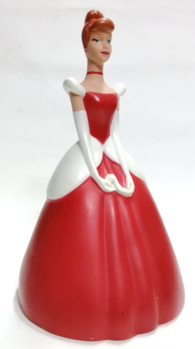 ของสะสมงานเก่า ตุ๊กตากระปุกออมสิน ซินเดอเรลลา Cinderella Red Dress รุ่นกระโปรงแดง ตัวใหญ่มาก สูง 25 ซม. กว้าง 18 ซม.เนื้อซอฟไวนิล ยังไม่เสื่อมสภาพ สภาพดี*** ขาดจุกปิดก้นกระปุกออมสิน ,มีตำหนิเล็กน้อย ตามภาพ สภาพเก็บสะสม ของเก่า