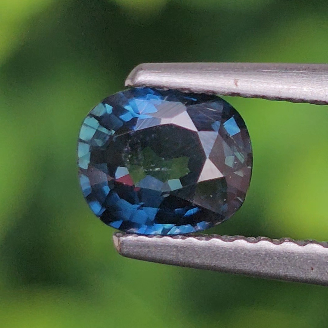 พลอย ไพลิน Blue Sapphire 1.00กะรัต (Cts.) ดิบ (Unheated ) พลอยแท้ อัญมณีมงคลประจําวันเกิด เครื่องประดับพลอย