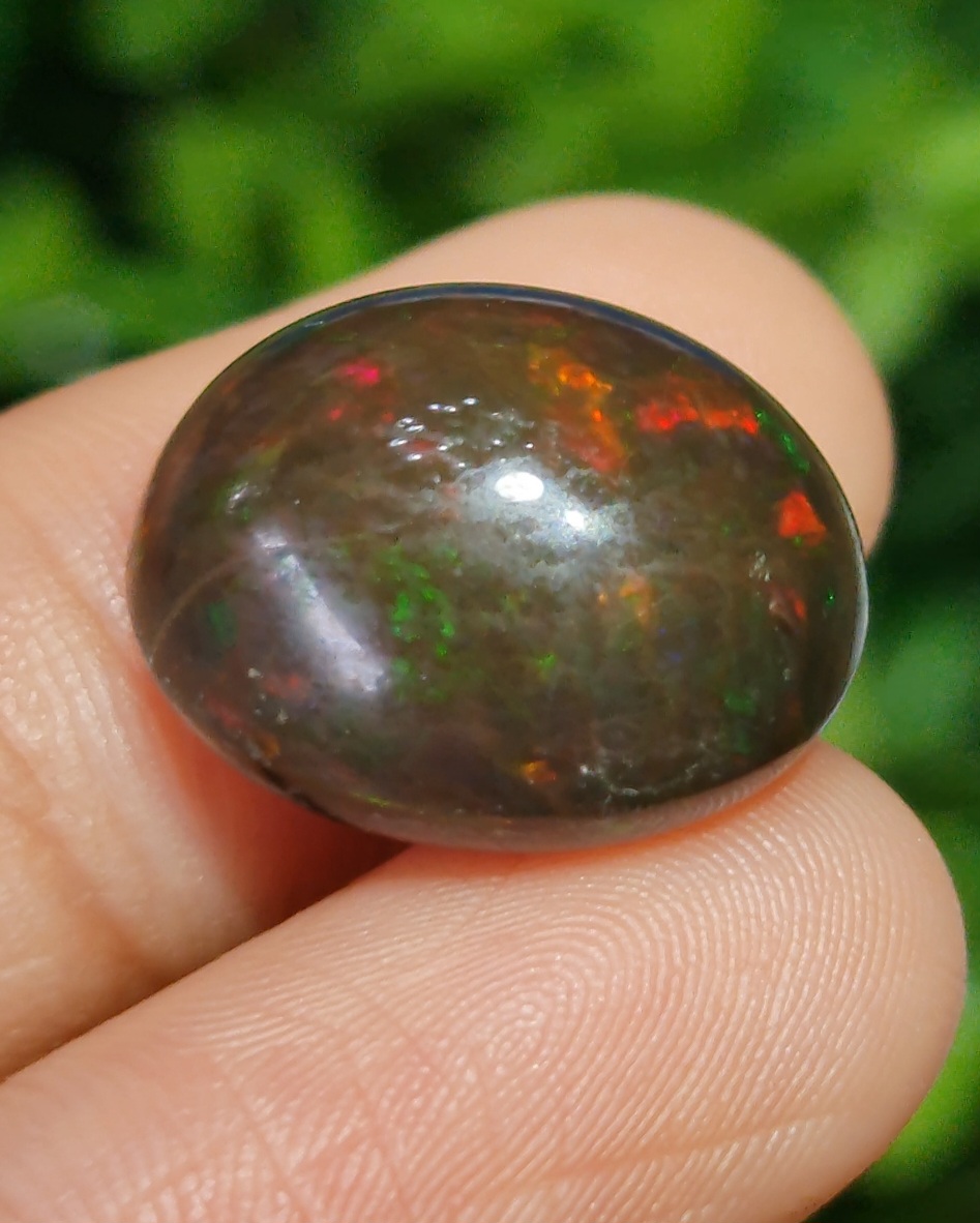 พลอย แบล็ก โอปอล Black Opal 15.76 กะรัต (Cts.) ดิบ (Unheated) พลอยแท้ อัญมณีมงคลประจําวันเกิด เครื่องประดับพลอย