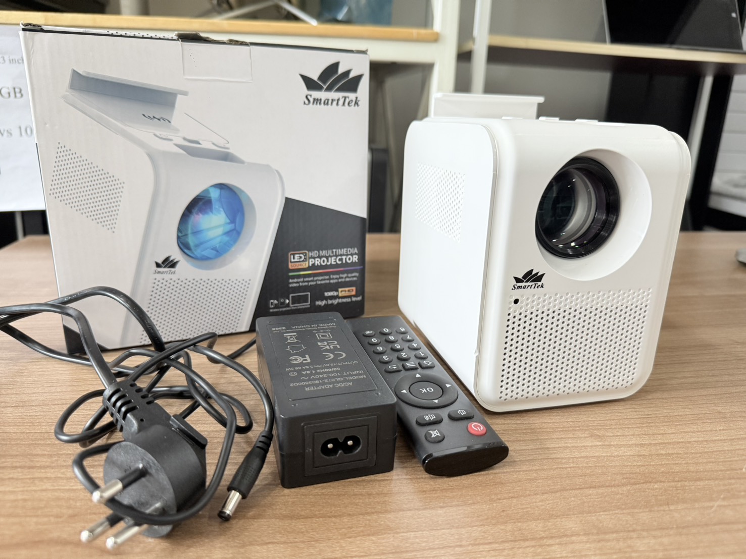 Projector 1920Px1080P (แท้) SmartTek CSCMP-1080-1 Projector + Adapter