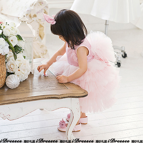 Pre-order ชุดราตรีเด็ก สีชมพู กระโปรงเค้กเป็นชั้น ๆ ส่วนบนปักเลื่อมสีชมพู สวยหรู ทันสมัย ผ้านุ่ม สวมใส่สบาย