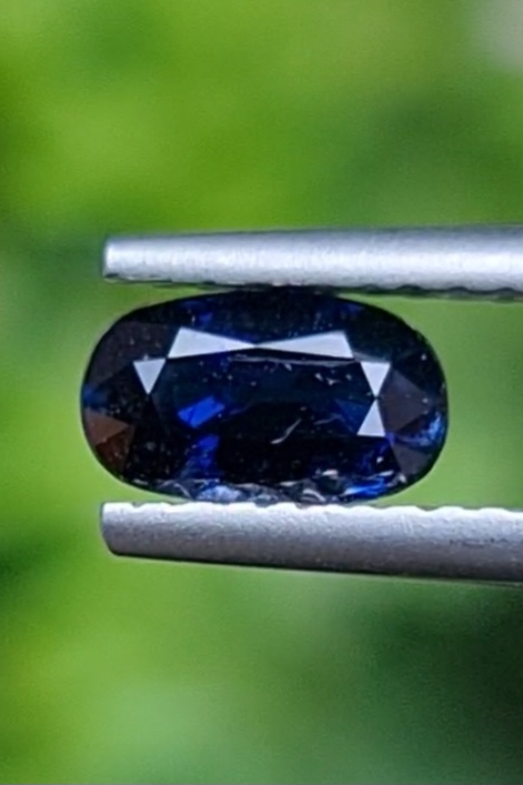 พลอย ไพลิน blue sapphire 0.81 กะรัต (Cts.) ดิบ Unheated พลอยแท้ อัญมณีมงคลประจําวันเกิด เครื่องประดับพลอย