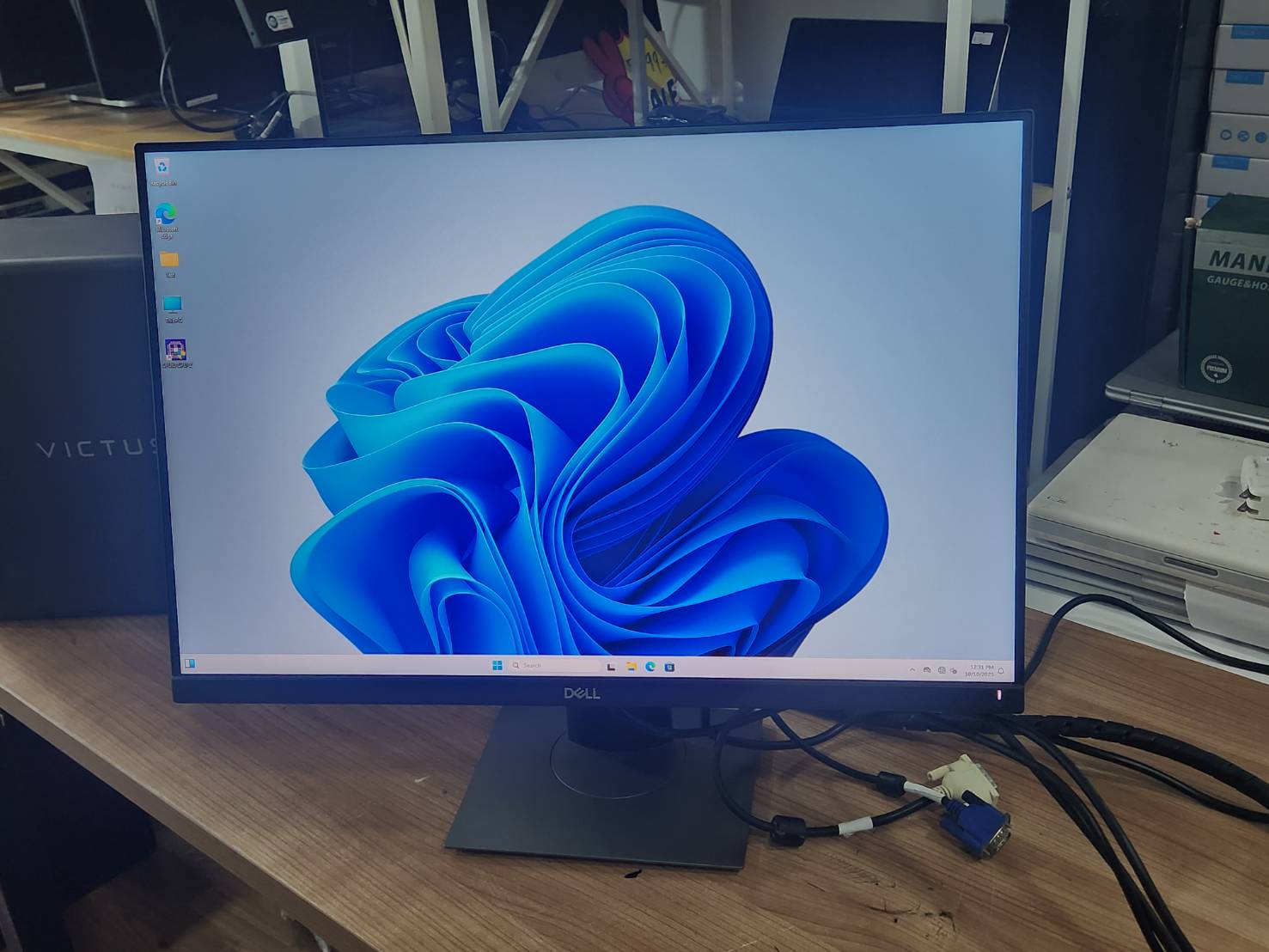 จอคอมพิวเตอร์ Dell P2421 24-inch จอสวยมากใช้สายไฟ AC ปกติ