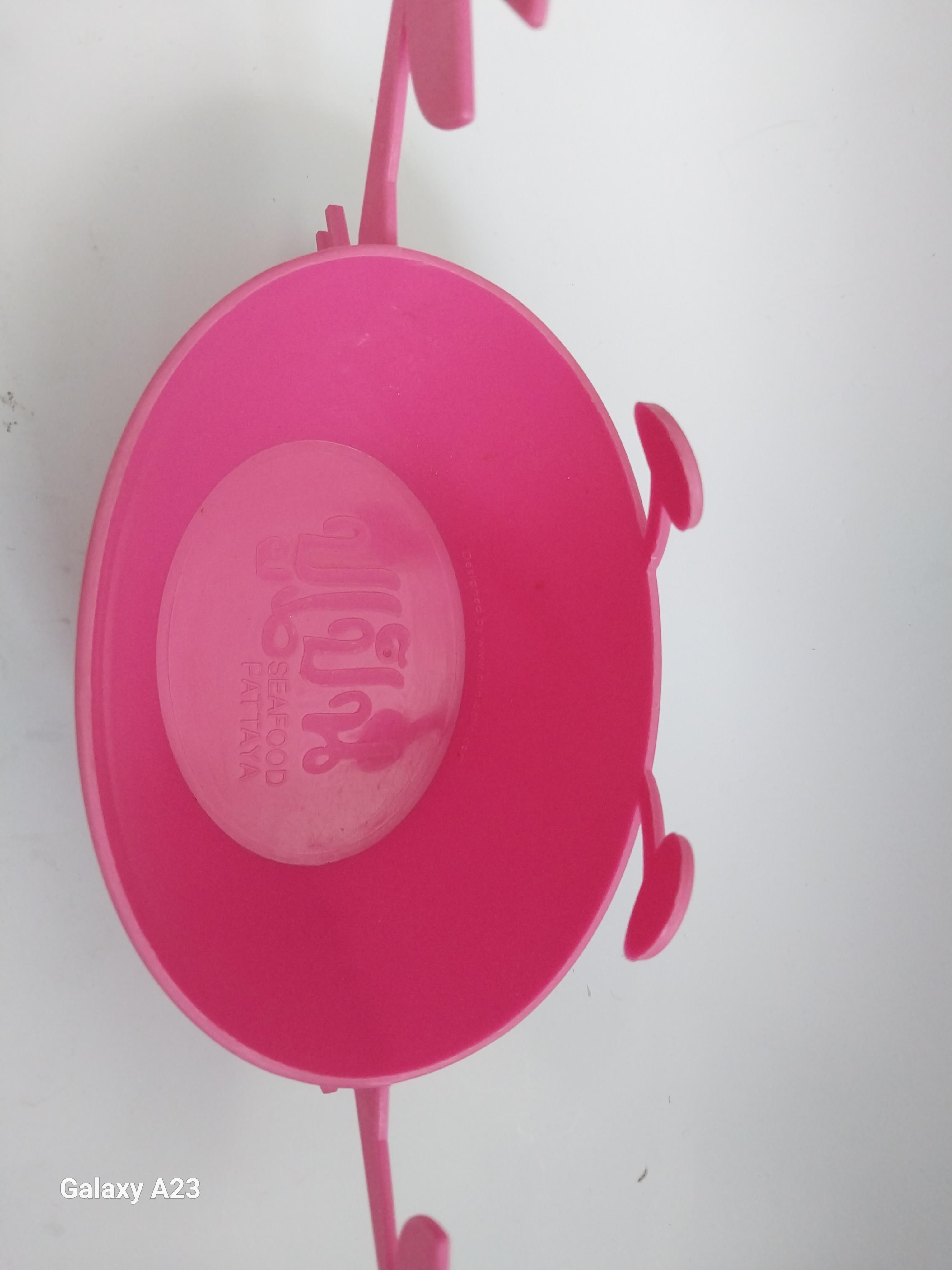 มีหลายภาพ ของสะสมจากซีฟู้ดพัทยา ปูเป็น ถ้วยพลาสติกสีชมพูรูปปู ขนาดตามภาพ