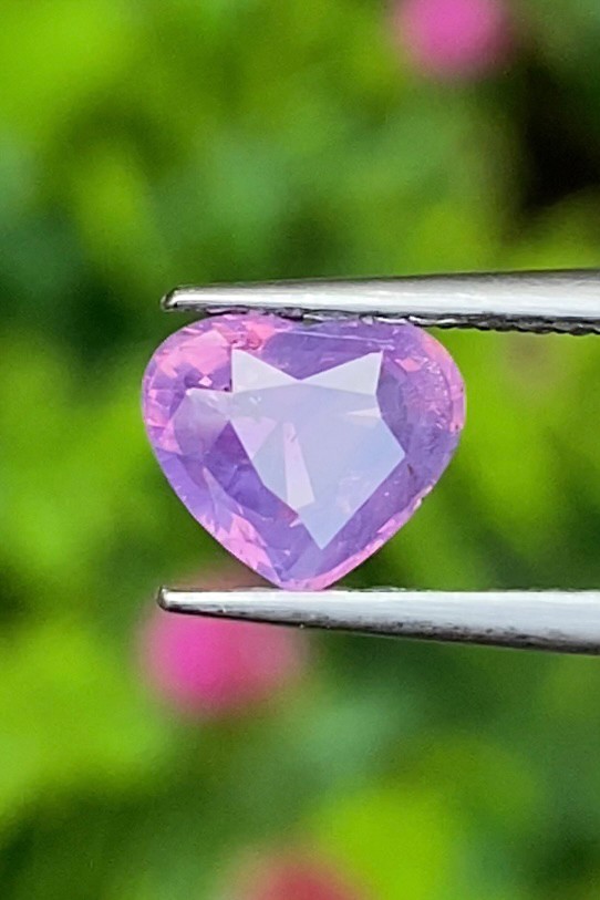 พลอย เพอเพิล แซฟไฟร์ สีม่วง Purple Sapphire ดิบ (Unheated) 1.08 กะรัต (Cts.) พลอยแท้ อัญมณีมงคลประจําวันเกิด เครื่องประดับพลอย