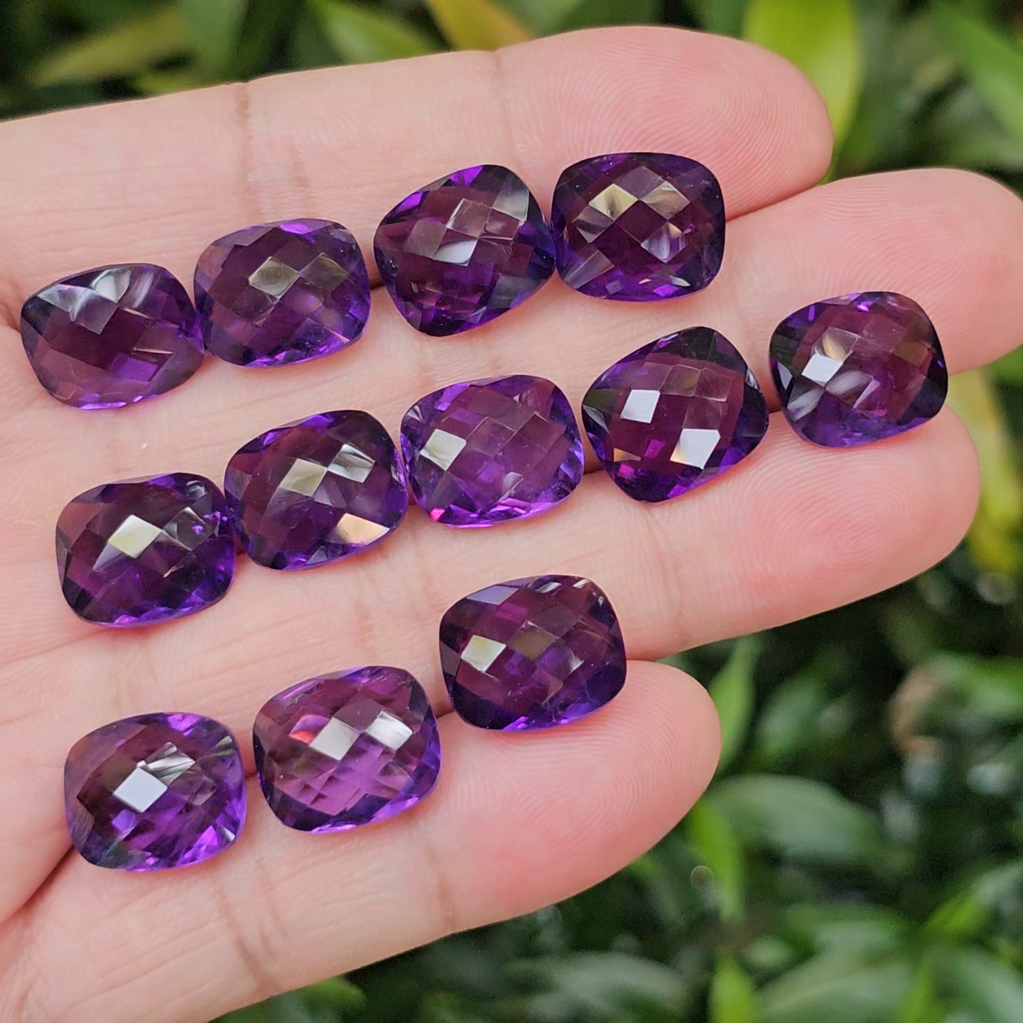 พลอย อเมทิส Amethyst น้ำหนัก 8.00 กะรัต Cts.ขึ้นไป ราคา 400 บาทต่อเม็ด เลือกแบบแบบสุ่ม