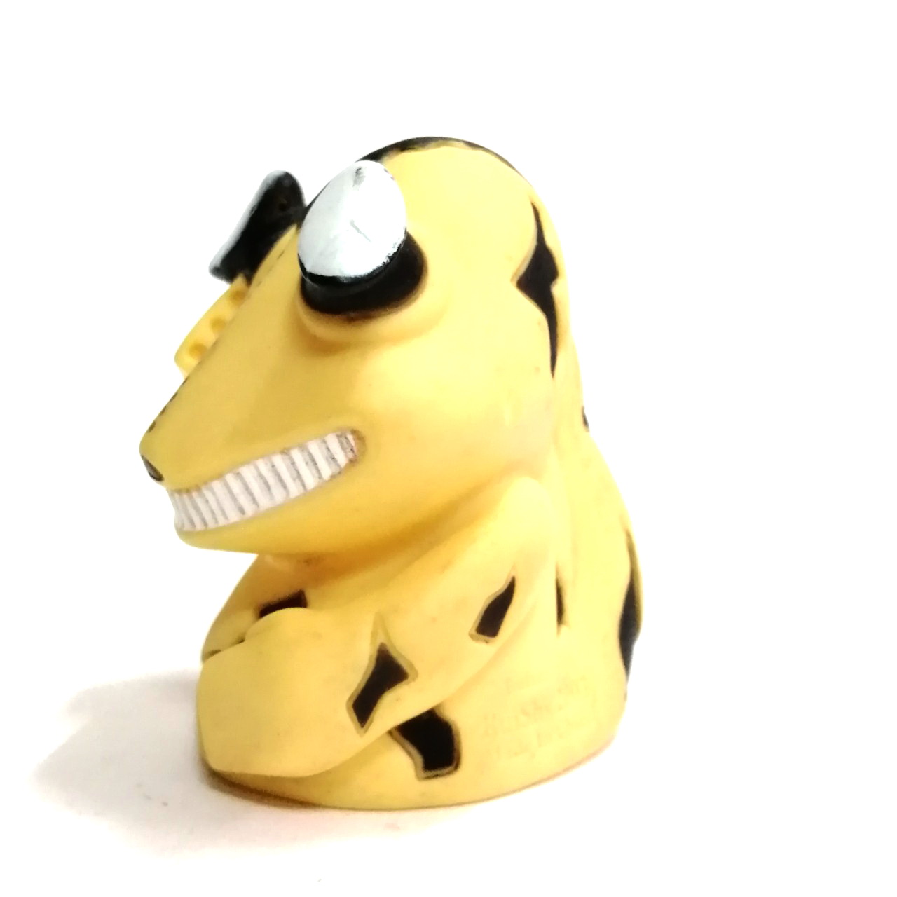 ซอฟสวมนิ้วขนาดใหญ่ สูง3นิ้ว สัตว์ประหลาดเอเรคิงส์ สีเหลืองครีม ของ บ.ซึบุราย่าไชโย งานคนไทย 20 กว่าปีมาแล้ว หายาก สภาพดี