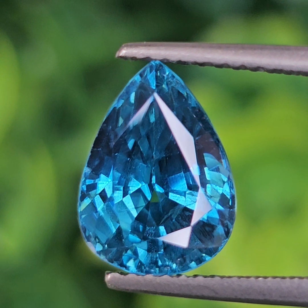 พลอย เพทาย (Zircon) 5.55 กะรัต (Cts.) พลอยแท้ อัญมณีมงคลประจําวันเกิด เครื่องประดับพลอย