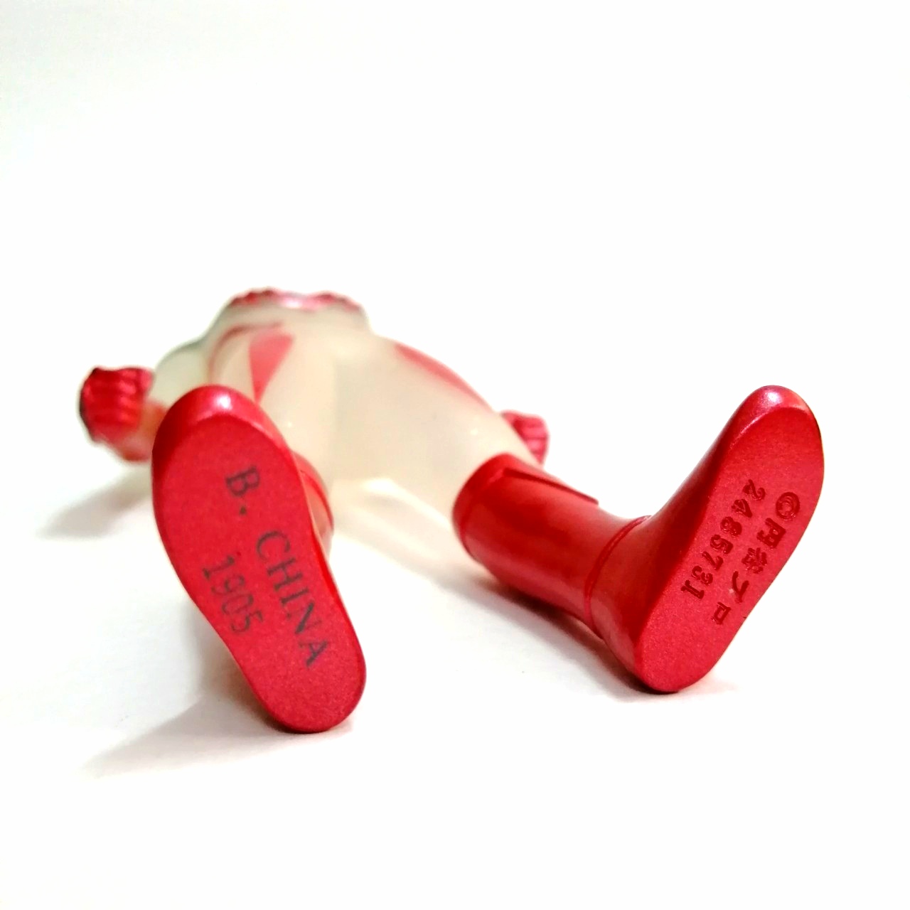 ซอฟ 5.5 นิ้ว ตัวพิเศษ อุลตร้าแมนไทกะ สีขาวใสใส่กากเพชรทำสีเฉพาะจุด สภาพดีมีรอยบ้าง