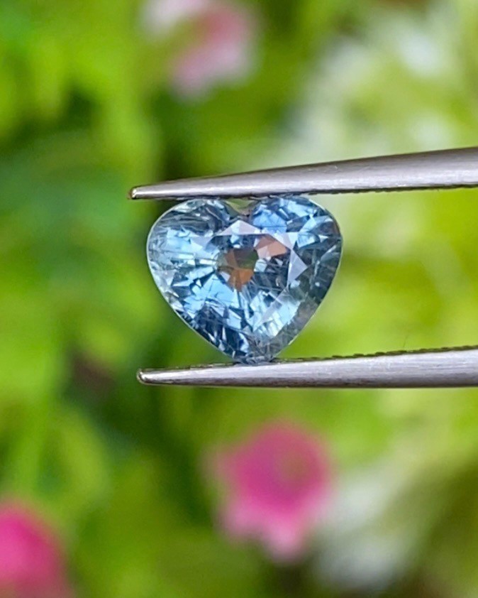 พลอย ไพลิน Blue Sapphire 1.33 กะรัต (Cts.) ดิบ (Unheated ) พร้อมใบเซอร์ (With Certificate) พลอยแท้ อัญมณีมงคลประจําวันเกิด เครื่องประดับพลอย