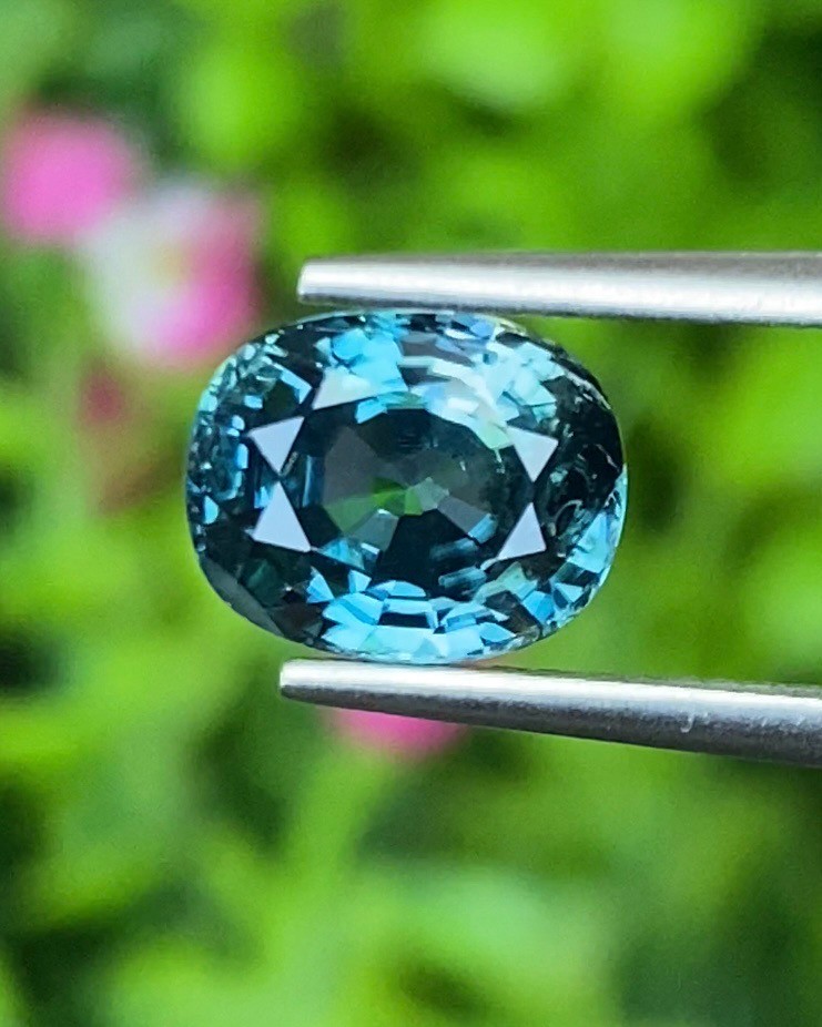 พลอย เพทาย (Zircon) 3.24 กะรัต (Cts.) พลอยแท้ อัญมณีมงคลประจําวันเกิด เครื่องประดับพลอย