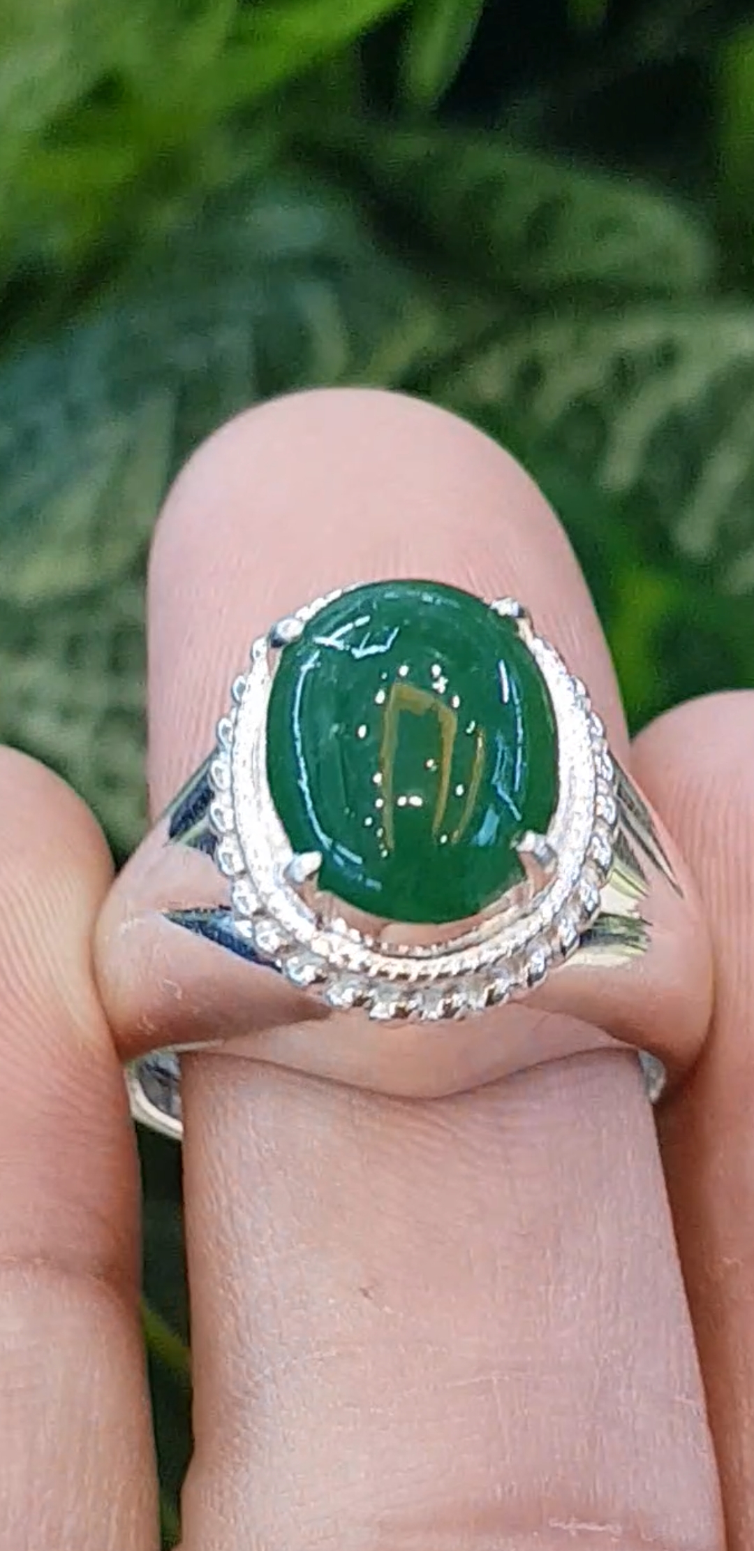 หยก พม่า แท้ Jade แหวนหยก 翡翠戒指 (Jadeite ring) 3.52 กะรัต (Cts.) (Size) 59 ดิบ ไม่ผ่านการปรับปรุง (Type A) พม่า (Myanmar)