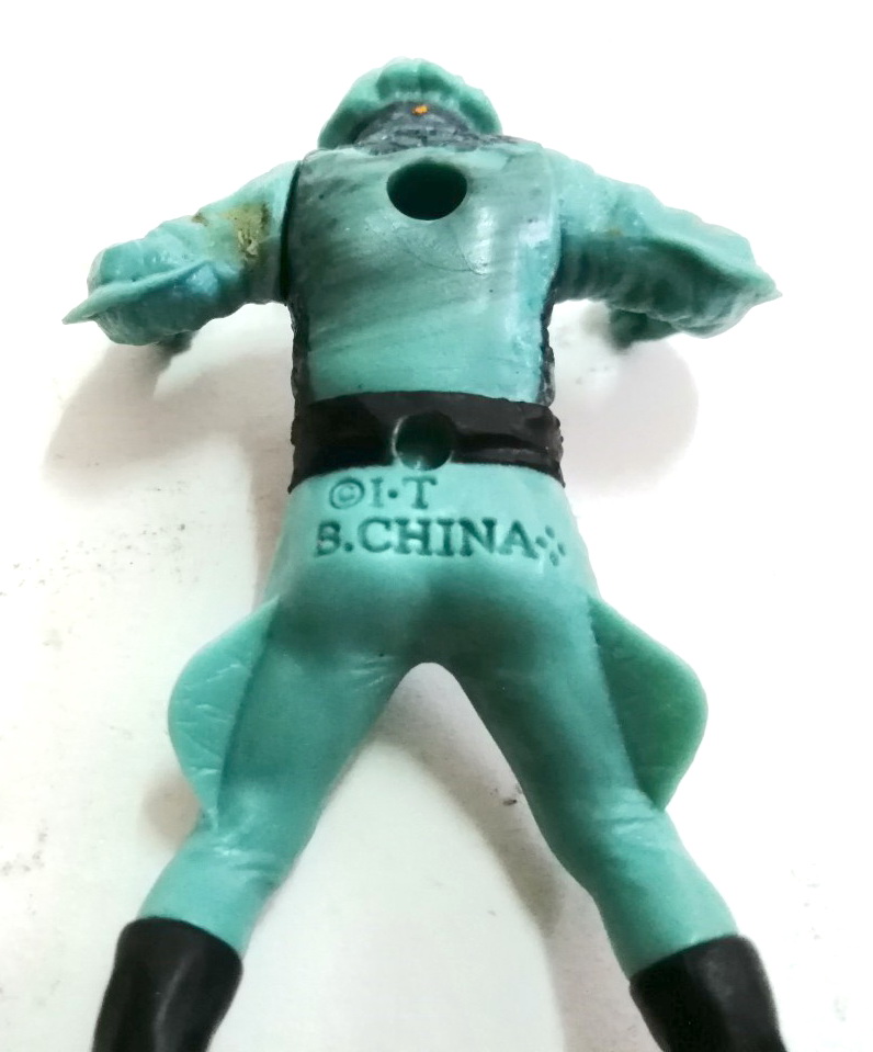 กาชาปอง HG SERIES **มีตำหนิที่แขนซ้ายด้านบน ชุดสัตว์ประหลาดจากเรื่องคาเมนไรเดอร์1 Masked Rider1 หรือ ไอ้มดแดงอาละวาด ตัวนี้คือ คาเมะสโตน จากภาพยนตร์ ตอนที่ 50 ขนาดสูงราว 10 ซม.