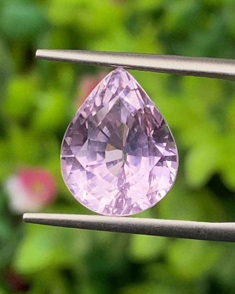 พลอย คุนไซท์ Kunzite 7.60 กะรัต (Cts.) พลอยแท้อัญมณีมงคล ประจําวันเกิด เครื่องประดับพลอย