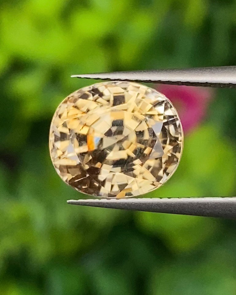 พลอย เพทาย Natural Zircon 6.55 กะรัต (Cts.) พลอยแท้ อัญมณีมงคลประจําวันเกิด เครื่องประดับพลอย