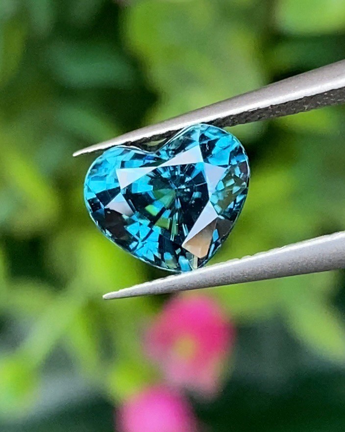 พลอย เพทาย (Zircon) 3.44 กะรัต (Cts.) พลอยแท้ อัญมณีมงคลประจําวันเกิด เครื่องประดับพลอย