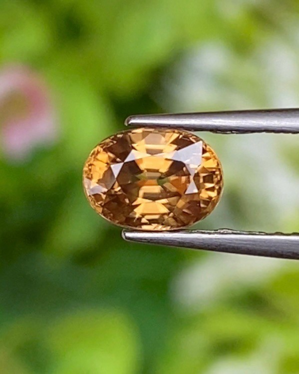 พลอย เพทาย (Zircon) 1.40 กะรัต (Cts.) พลอยแท้ อัญมณีมงคลประจําวันเกิด เครื่องประดับพลอย