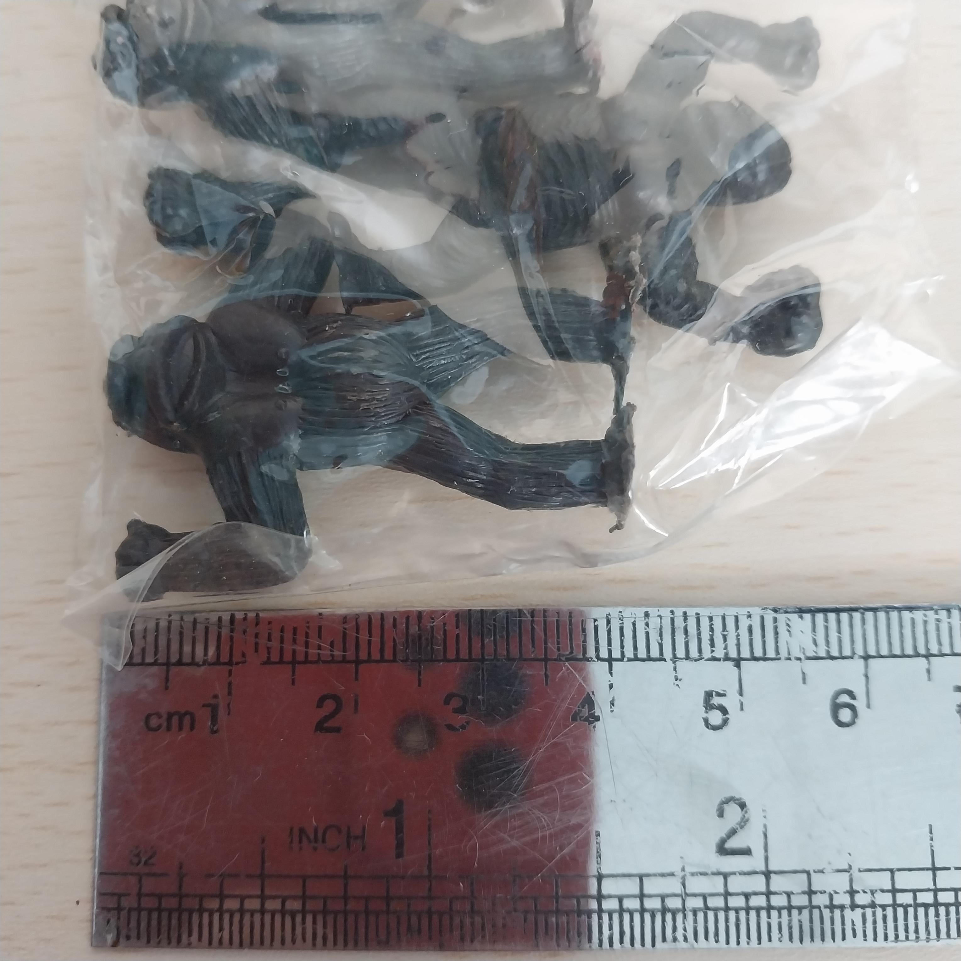 มีหลายภาพ ตุ๊กตาคิงคองตัวแข็ง 3 ตัวในแพ็ค ขนาดประมาณ 1.5 นิ้ว