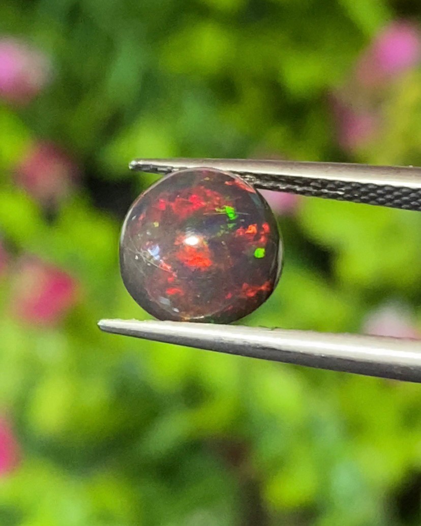 พลอย แบล็ก โอปอล Black Opal 1.95 กะรัต (Cts.) พลอยแท้ อัญมณีมงคลประจําวันเกิด เครื่องประดับพลอย