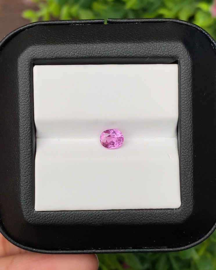 พลอย ชมพู พิ้ง แซฟไฟร์ Pink Sapphire 1.02 กะรัต (Cts.) พลอยแท้ อัญมณีมงคลประจําวันเกิด เครื่องประดับพลอย