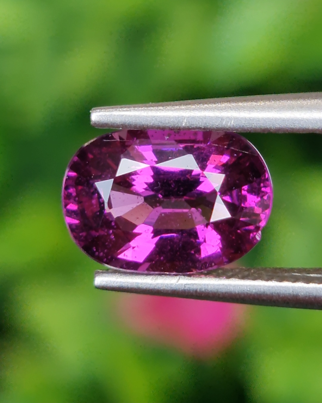 พลอย โรโดไลต์ กาเน็ท Rhodolite Garnet 2.13 กะรัต Cts.พลอยแท้ อัญมณีมงคลประจําวันเกิด เครื่องประดับพลอย
