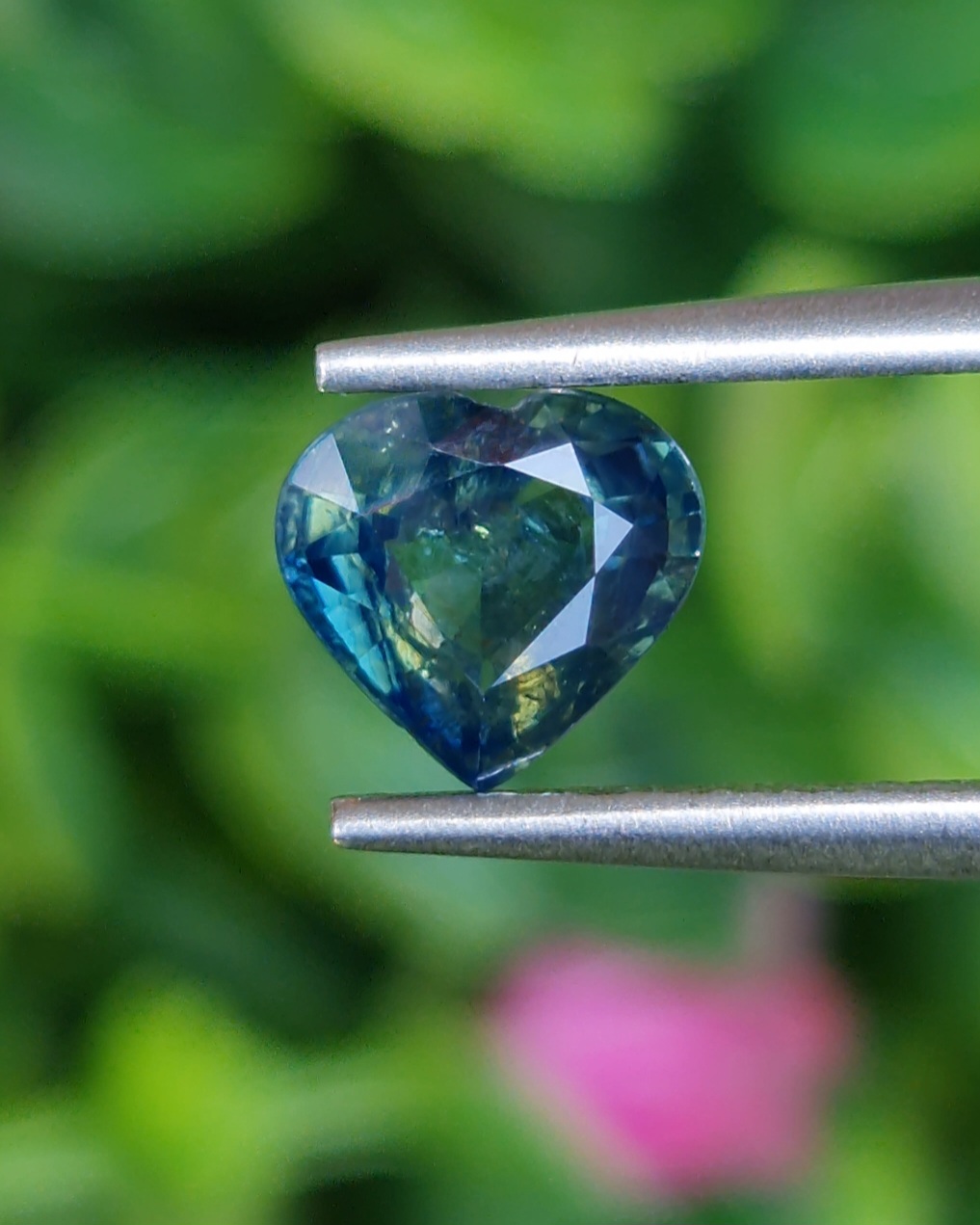 พลอย แซฟไฟร์ 3 สี Tri-Color Sapphire 1.10 กะรัต (Cts.) พลอยแท้ อัญมณีมงคลประจําวันเกิด เครื่องประดับพลอย