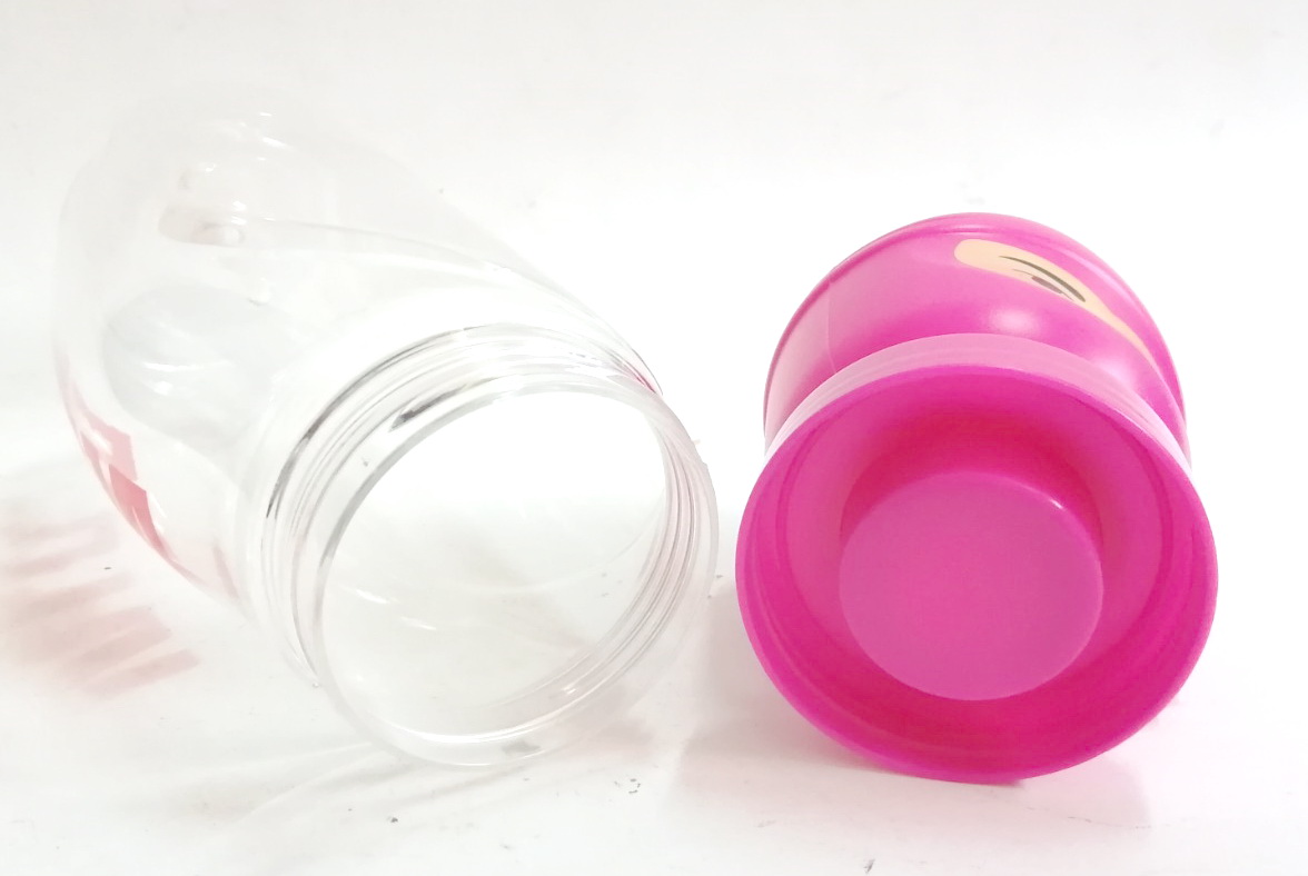 ของสะสม พรีเมี่ยมจาก อาท ขวดใส่น้ำพลาสติกใสพิมพ์ลาย อาท พร้อมฝารูปหัวนินจาสีชมพู "นินจา อาทจัง"