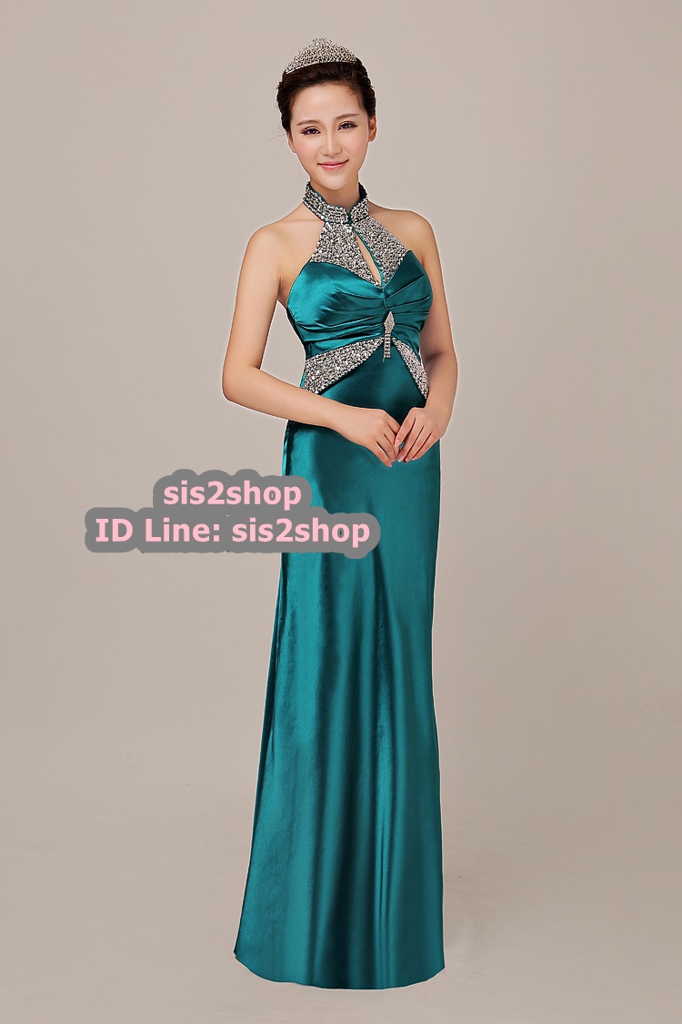 พร้อมส่ง ชุดราตรียาว คล้องคอ สีเขียวมรกต ปักเลื่อมเน้นช่วงเอว และปกคอจีน