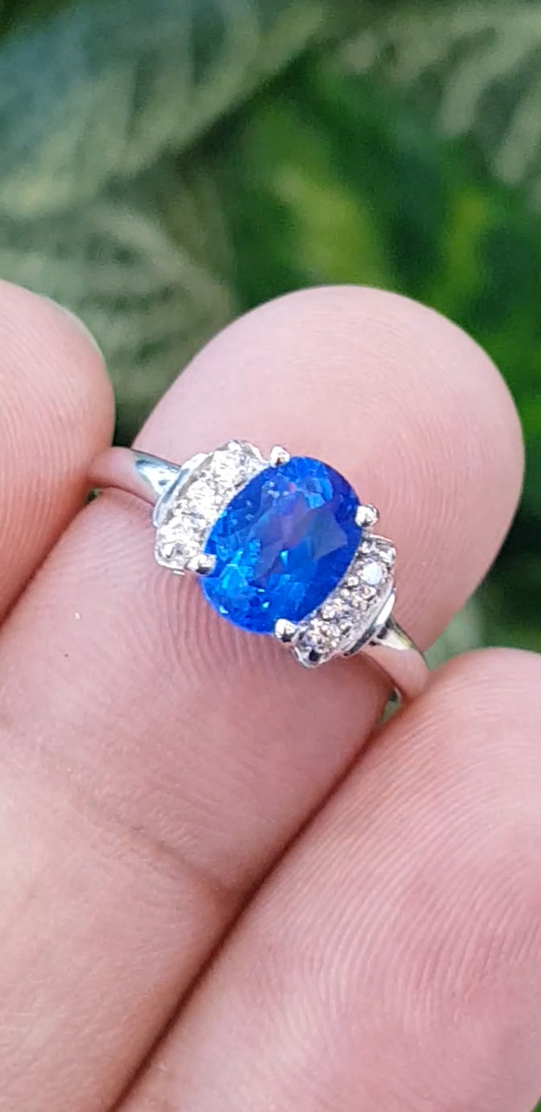 แหวนโทพาส สีน้ำเงิน ( Blue Topaz Ring) (Size) 52 ตัวเรือนเงิน ชุบทองคำขาว/โรเดียม ประดับด้วยเพทาย เพชร CZ คัดคุณภาพ