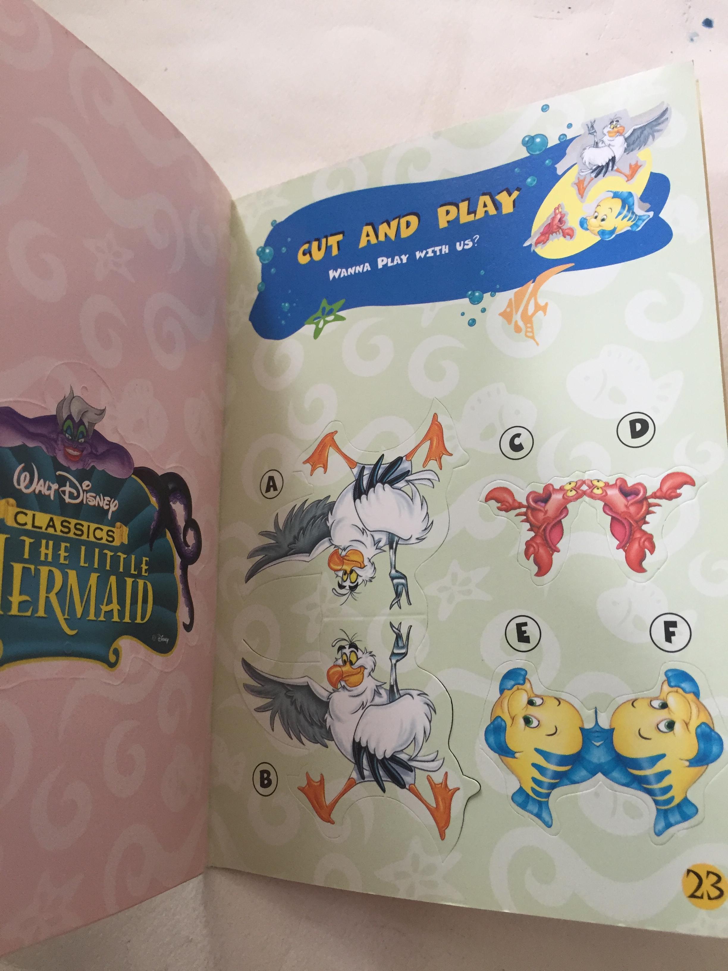 มีหลายภาพ, มีตำหนิ โปรดดูทุกภาพ, สมุดภาพเจ้าหญิงเงือกน้อยแอเรียล, the Little Mermaid ขนาด 19 cm, เป็นสมุดภาพการ์ด ที่คั่นหนังสือ ป้ายสมุดโทรศัพท์การ์ดอวยพรวันเกิดตัวแขวนโทรศัพท์มือถือเป็นกระดาษสแตนดี้และภาพระบายสี เป็นภาพเงือกน้อยแอเรียล Little Mermaid