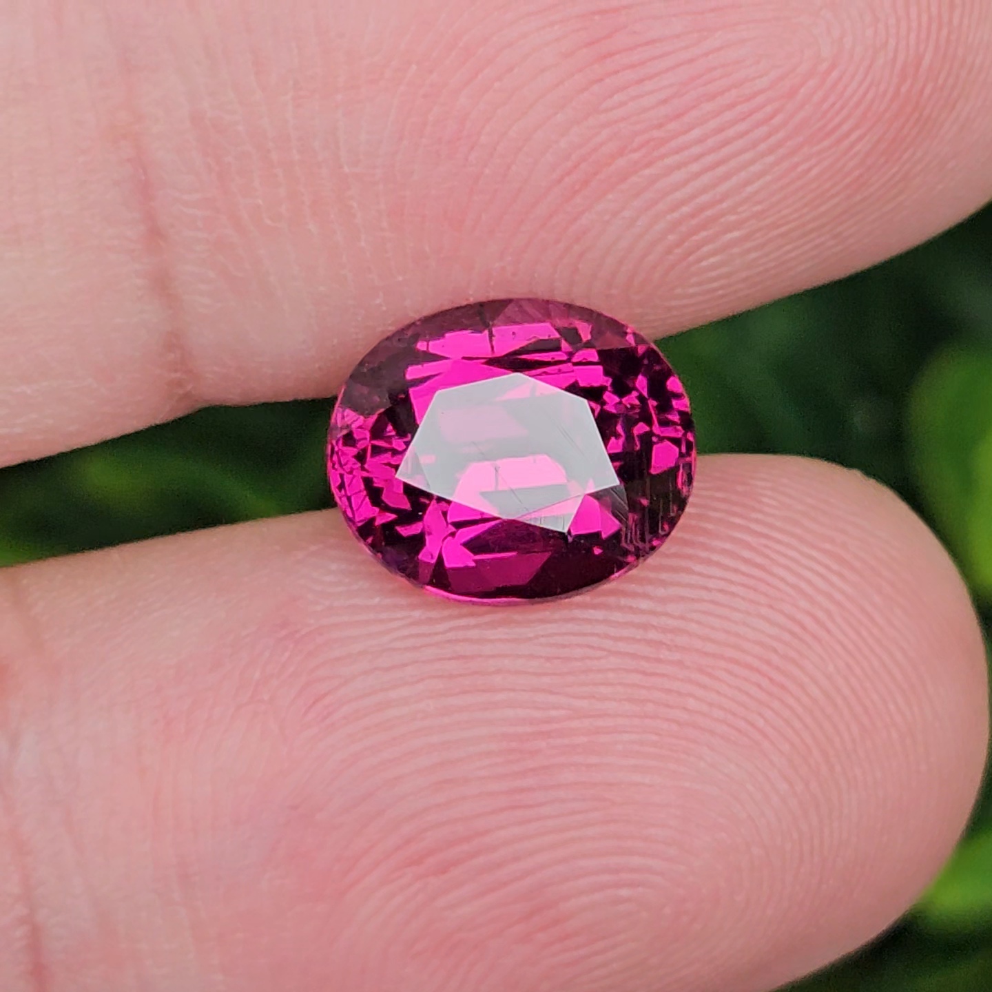 พลอย โรโดไลต์ กาเน็ท Rhodolite Garnet 4.50 กะรัต Cts.พลอยแท้ อัญมณีมงคลประจําวันเกิด เครื่องประดับพลอย