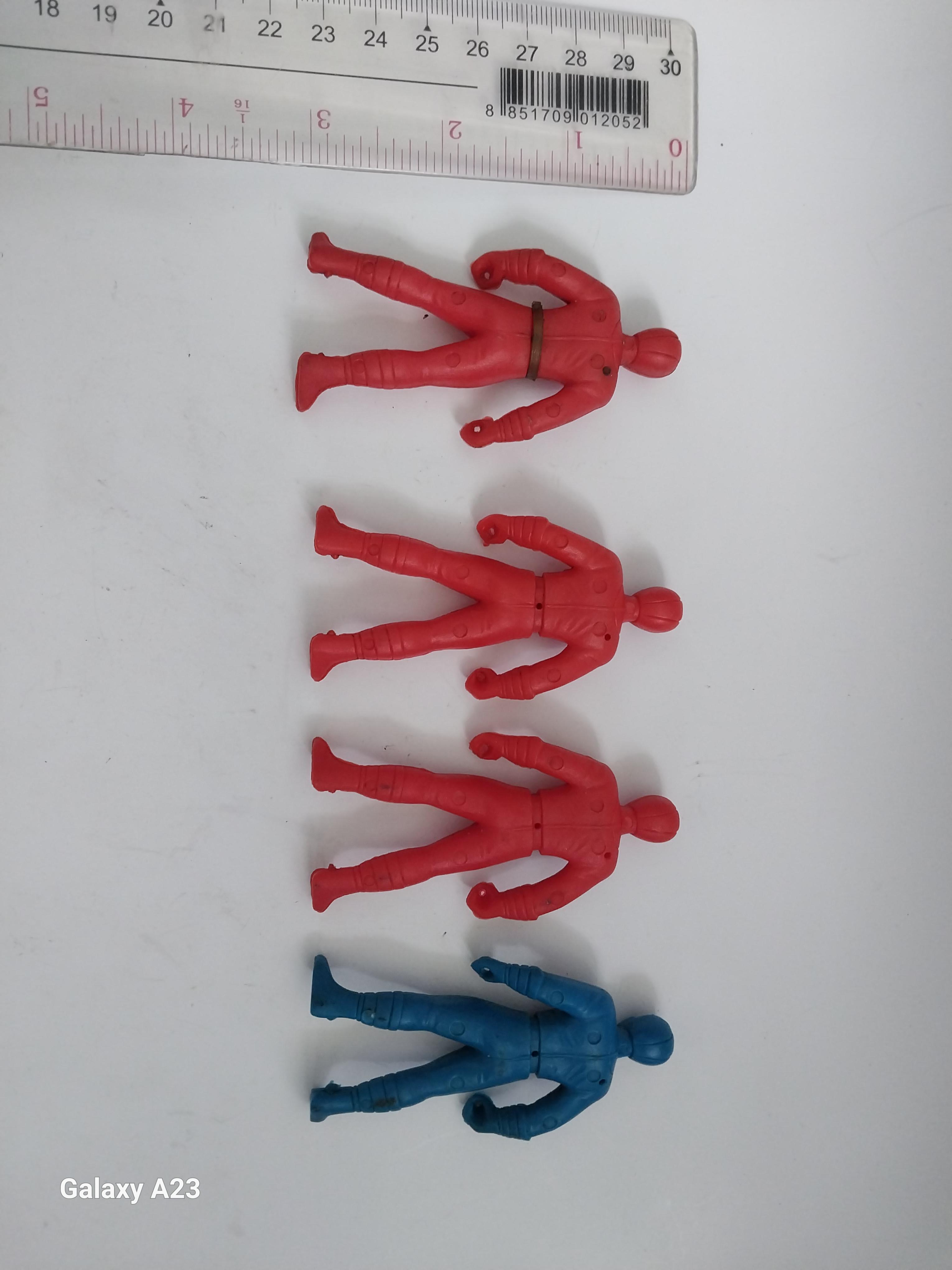 มีหลายภาพ กรุณาเลือกแบบ ( ราคาตัวละ ) ตุ่นยางแถมขนม คาคุเรนเจอร์งานเก่า ของมีตามภาพ