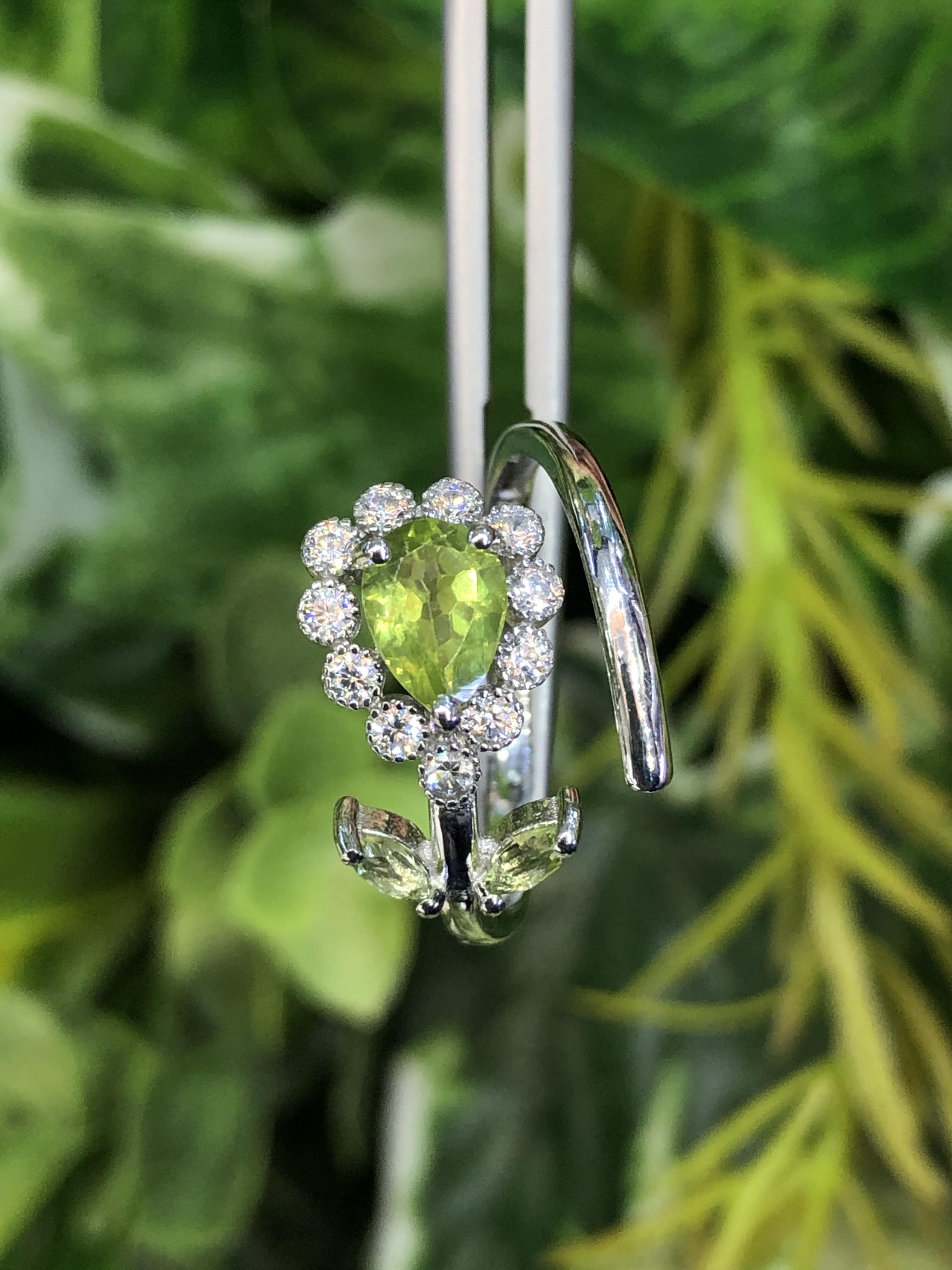ชุดเครื่องประดับพลอย เพอริโด Peridot Jewelry ตัวเรือนเงินแท้ ชุบทองคำขาว เพชร CZ คัดคุณภาพ