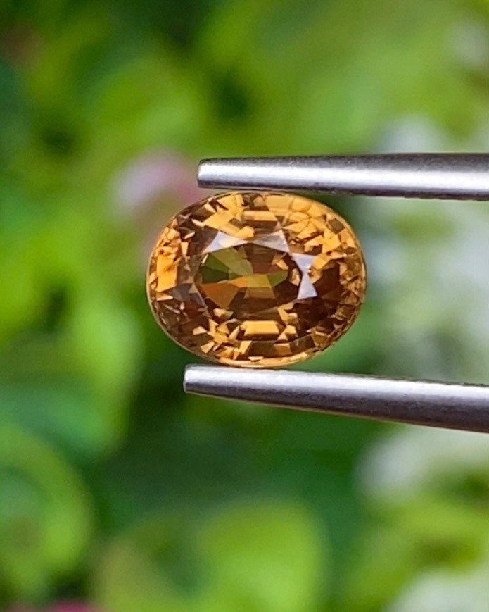 พลอย เพทาย (Zircon) 1.80 กะรัต (Cts.) พลอยแท้ อัญมณีมงคลประจําวันเกิด เครื่องประดับพลอย