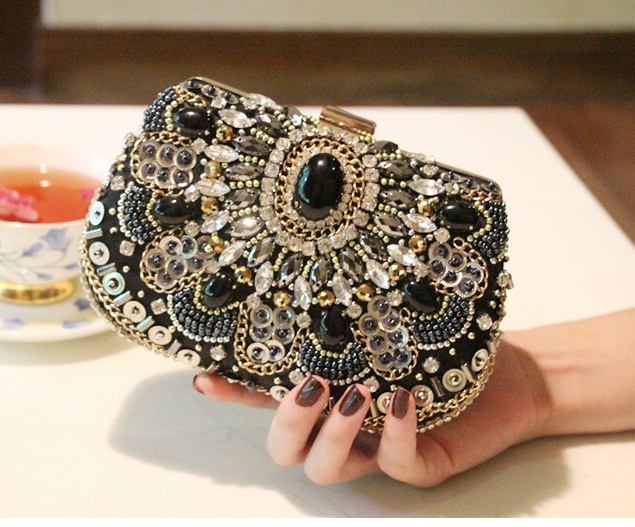 พร้อมส่ง Evening Clutch กระเป๋าออกงาน สีดำ แต่งเลื่อม และมุก สุดหรู พร้อมสายโซ่สะพายสั้น/ยาว สำเนา