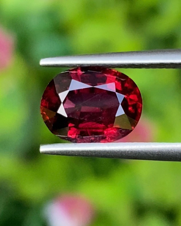 พลอย โรโดไลต์ กาเน็ท Rhodolite Garnet 2.23 กะรัต Cts.พลอยแท้ อัญมณีมงคลประจําวันเกิด เครื่องประดับพลอย