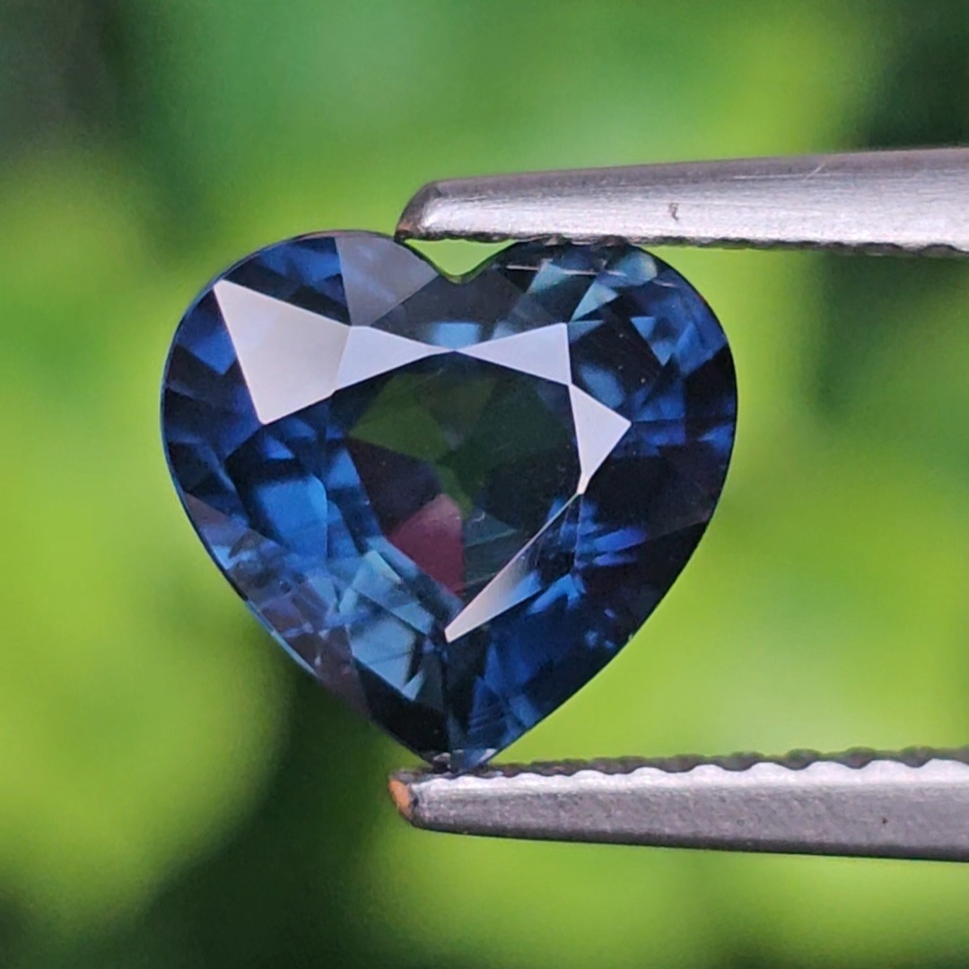 พลอย ไพลิน (Blue Sapphire) 2.21 กะรัต (Cts.) พลอยแท้ อัญมณีมงคลประจําวันเกิด เครื่องประดับพลอย