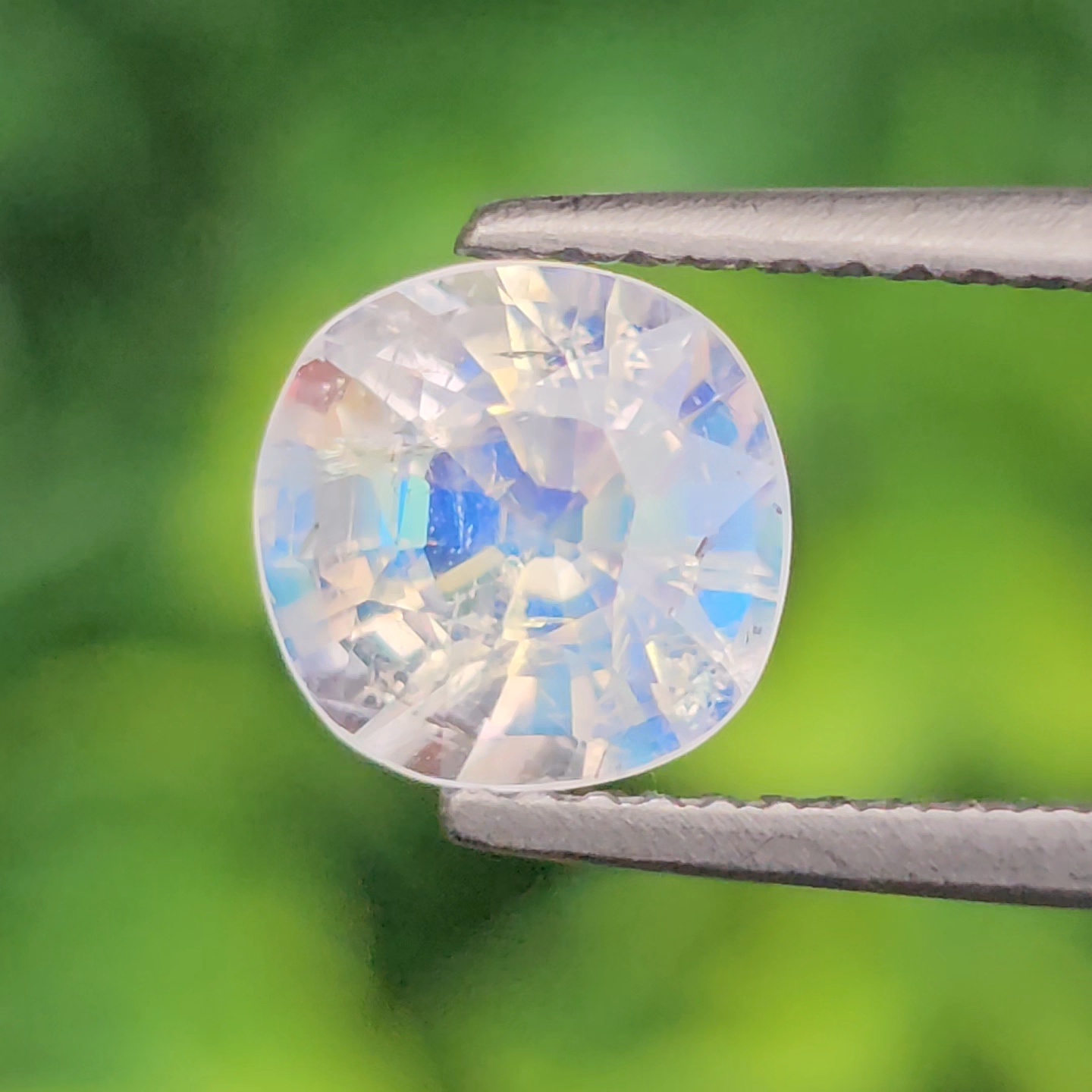 พลอย มูนสโตน เรนโบว์ rainbow moonstone 1.47 กะรัต (cts.) พลอยแท้ อัญมณีมงคลประจําวันเกิด เครื่องประดับพลอย