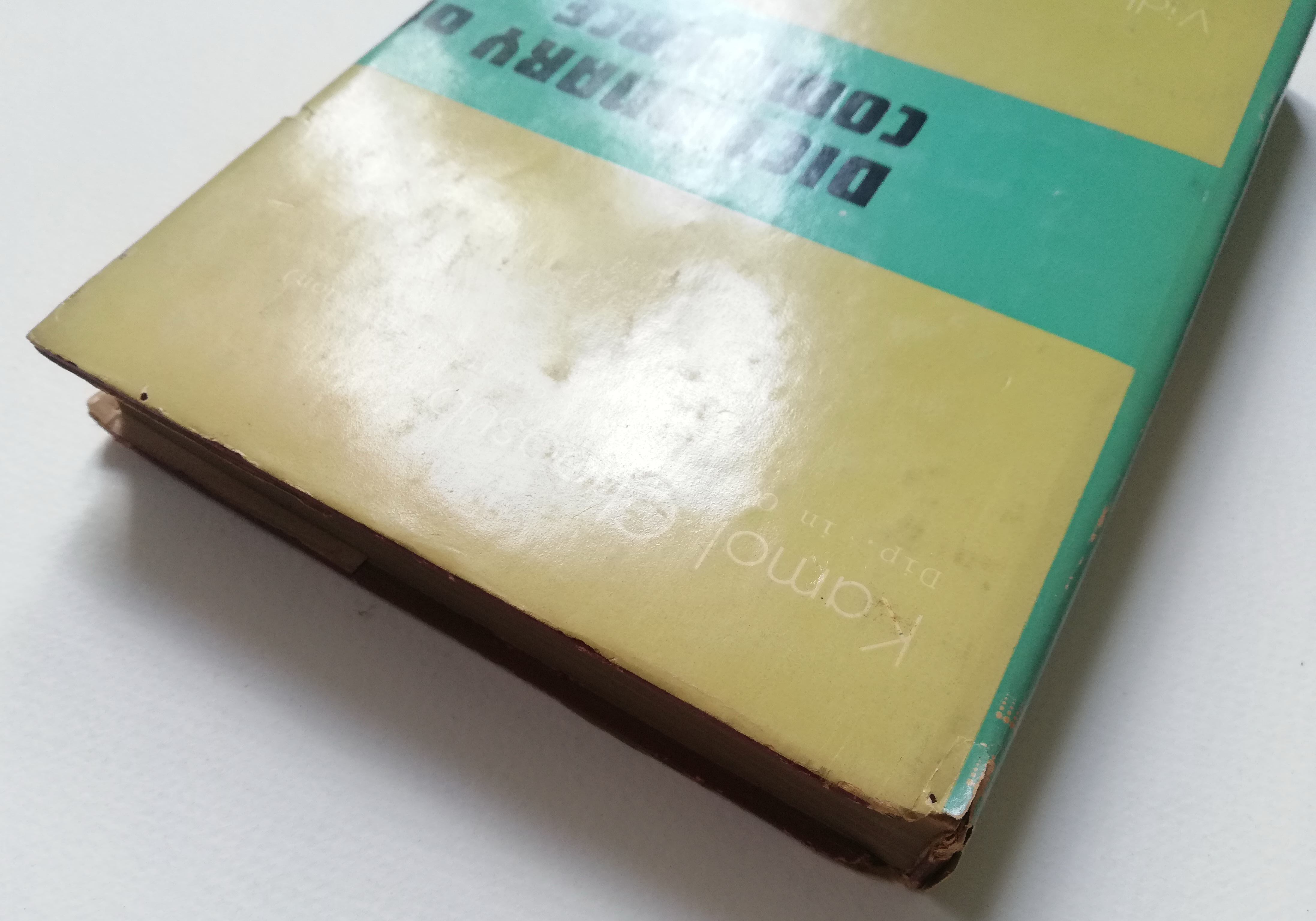 หนังสือเก่า พิมพ์ครั้งที่3 พ.ศ. 2513 "Dictionary of Commerce พจนานุกรมศัพท์พานิชย์" โดย กมล ชูทรัพย์ A.CBI. (LONDON) F.F.C.S (GUILDFORD) Dip in Accounting (LONDON) ) และ วิทยา ศรีเครือวัลย์ F. Com, A.,F.F.C.S.(GUILDFORD) บรรจุศัพท์ต่างๆเกี่ยวกับ