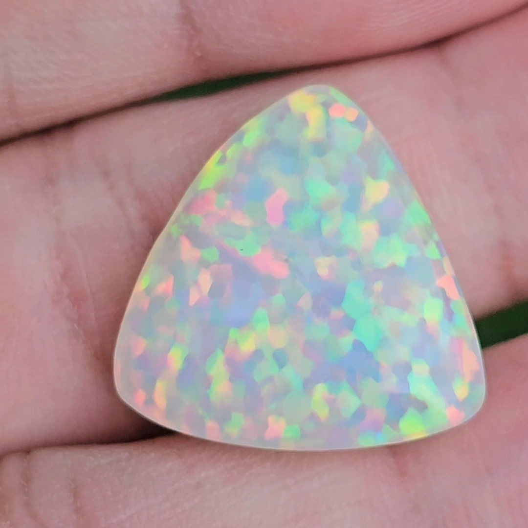 พลอย ไวท์ โอปอล White Opal 13.51 กะรัต (Cts.) พลอยแท้ อัญมณีมงคลประจําวันเกิด เครื่องประดับพลอย
