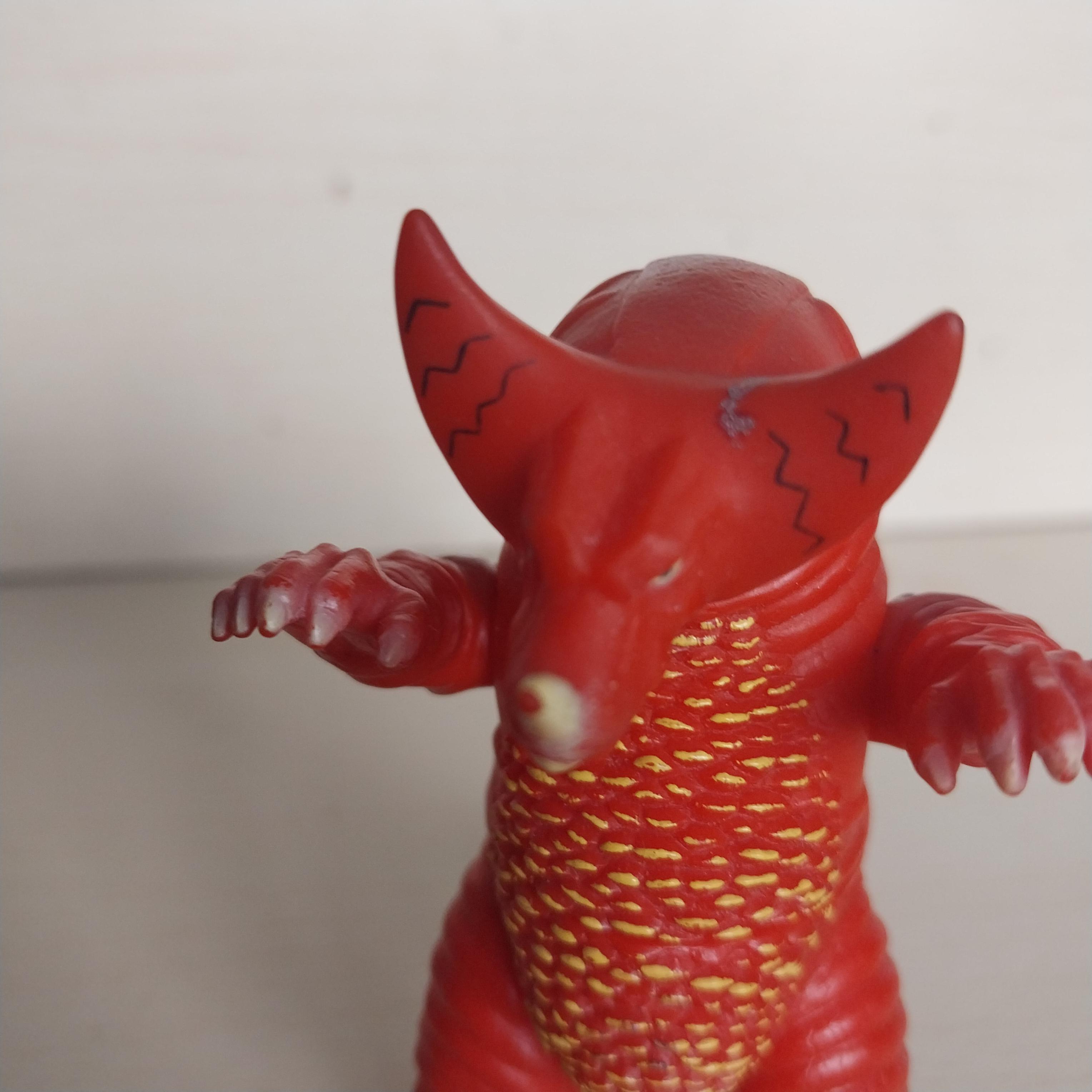 มีหลายภาพ สัตว์ประหลาด gomora ซอฟ4นิ้ว โกโมร่าตัวสีแดง มีตำหนิโปรดตรวจสอบทุกภาพ