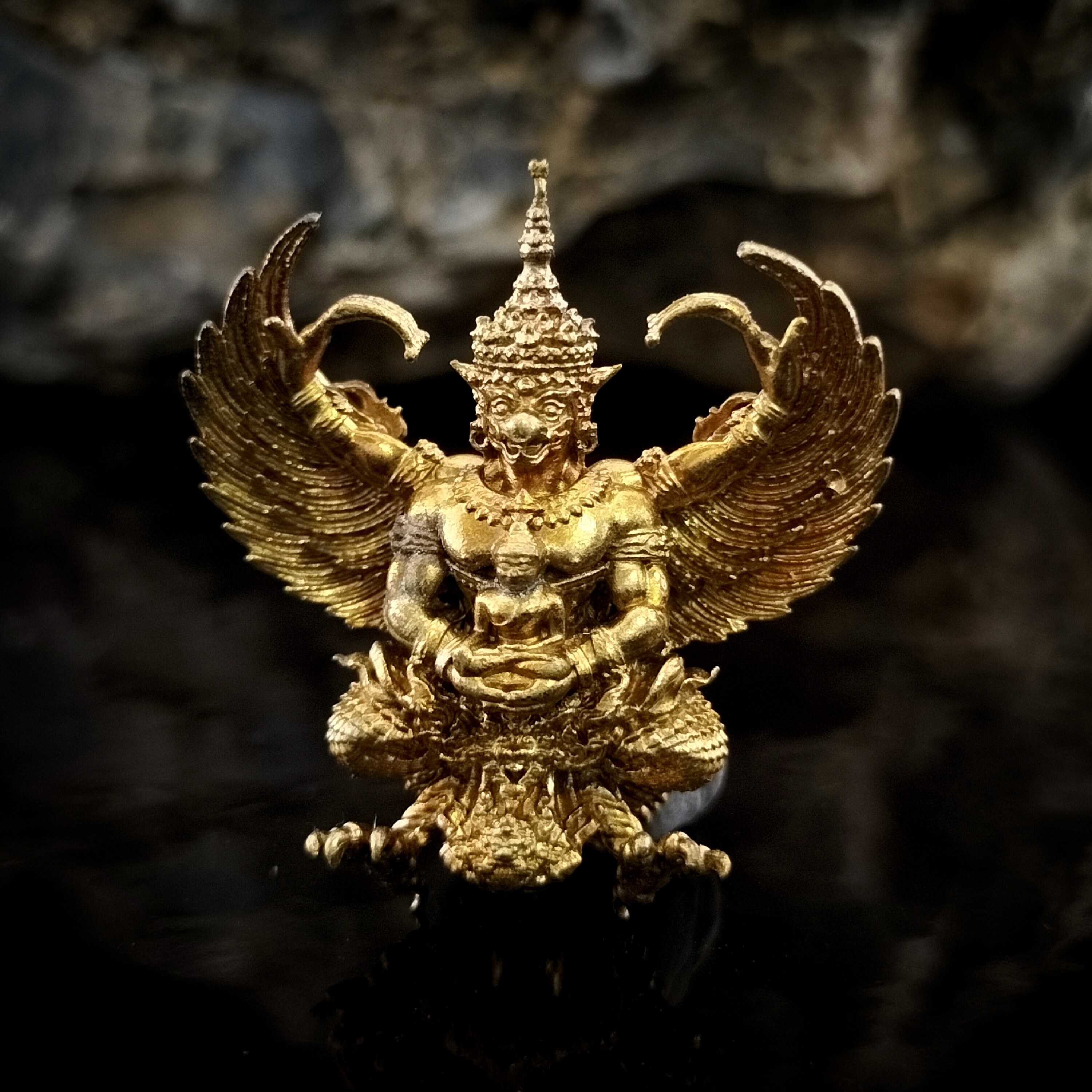 พญาครุฑ รุ่น เศรษฐีเงินไหลมา