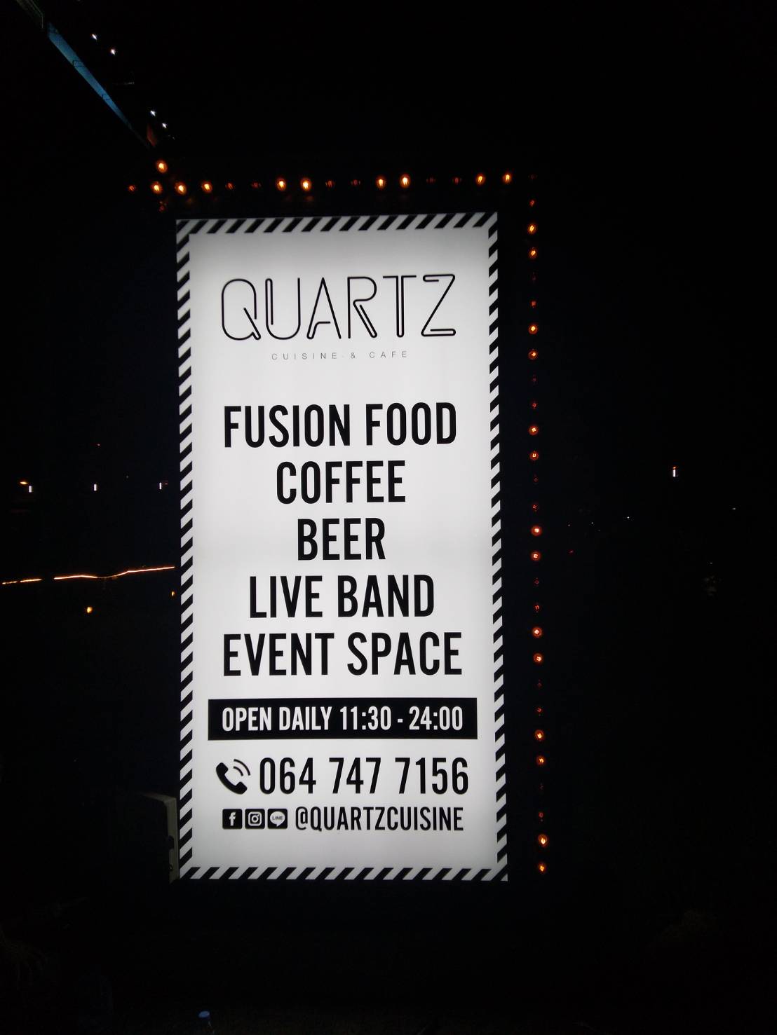 ตู้ไฟ ไฟออกสองด้าน - QUARTZ #ป้ายร้านอาหาร