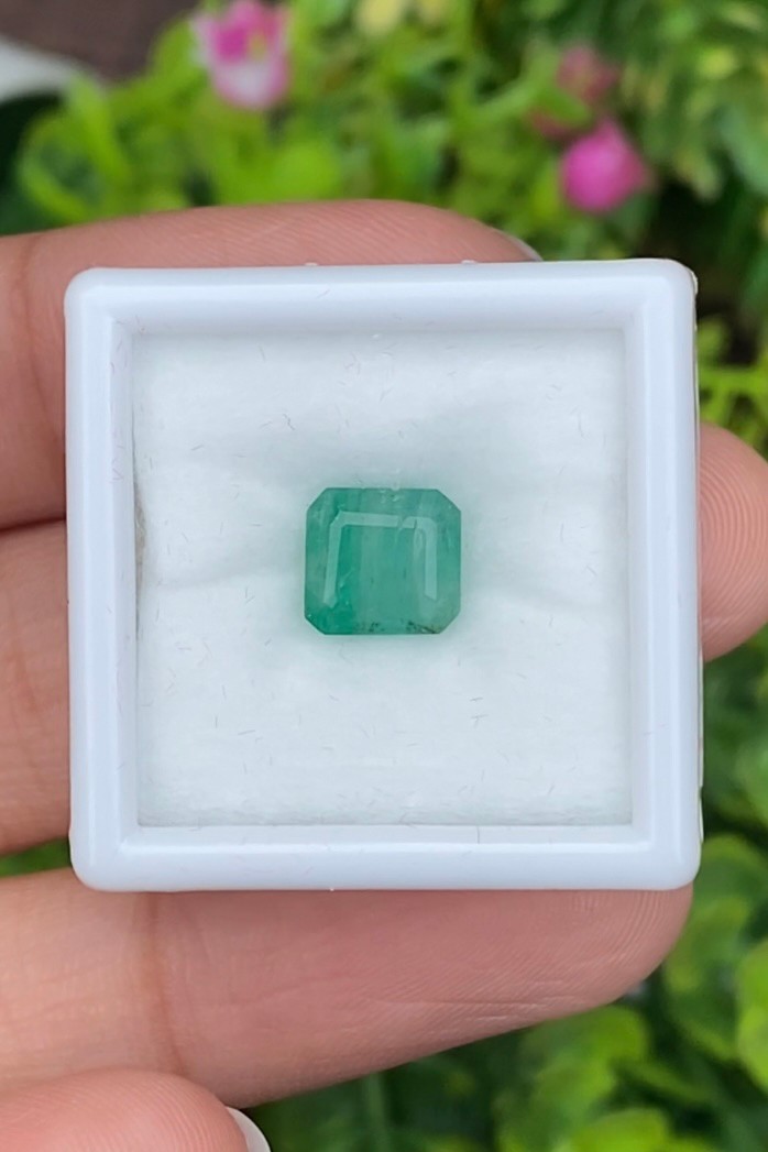 พลอย มรกต Natural Emerald แซมเบีย 1.84 กะรัต (Cts.) พลอยแท้ อัญมณีมงคลประจําวันเกิด เครื่องประดับพลอย