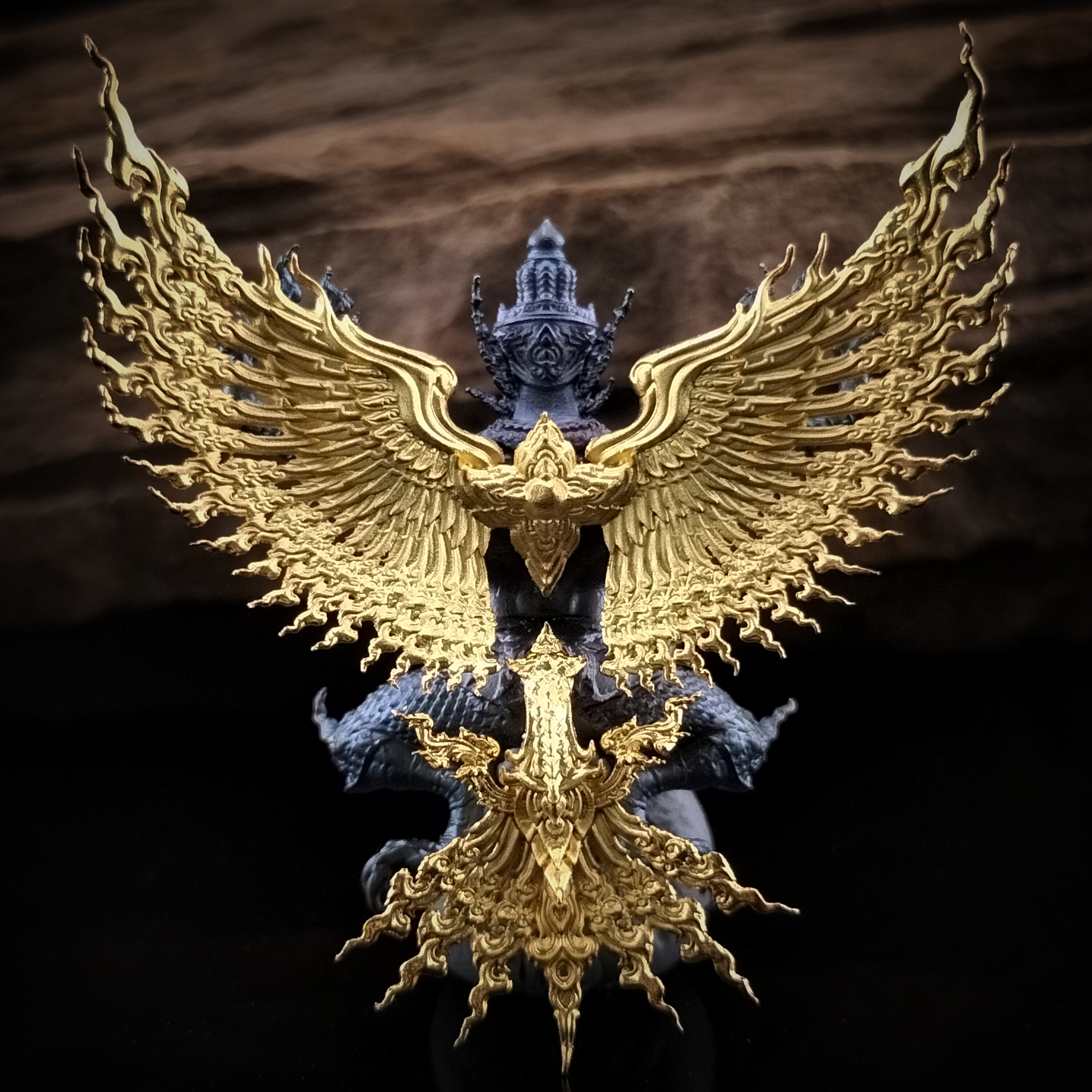 พญาครุฑพิษฐาน รหัส 4 เนื้อเงินประกายรุ้ง ปีกชุบทองแท้