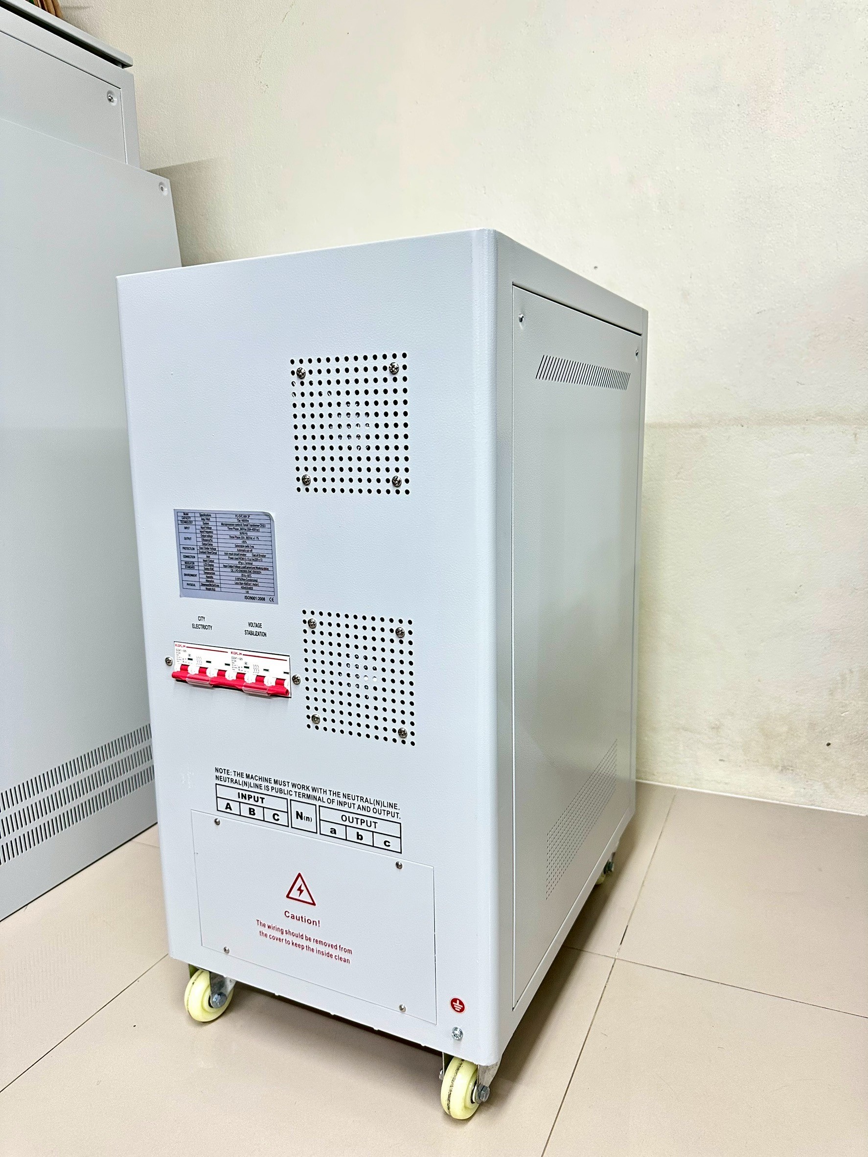 เครื่องปรับแรงดันไฟฟ้าอัตโนมัติ : SVC50K 3P